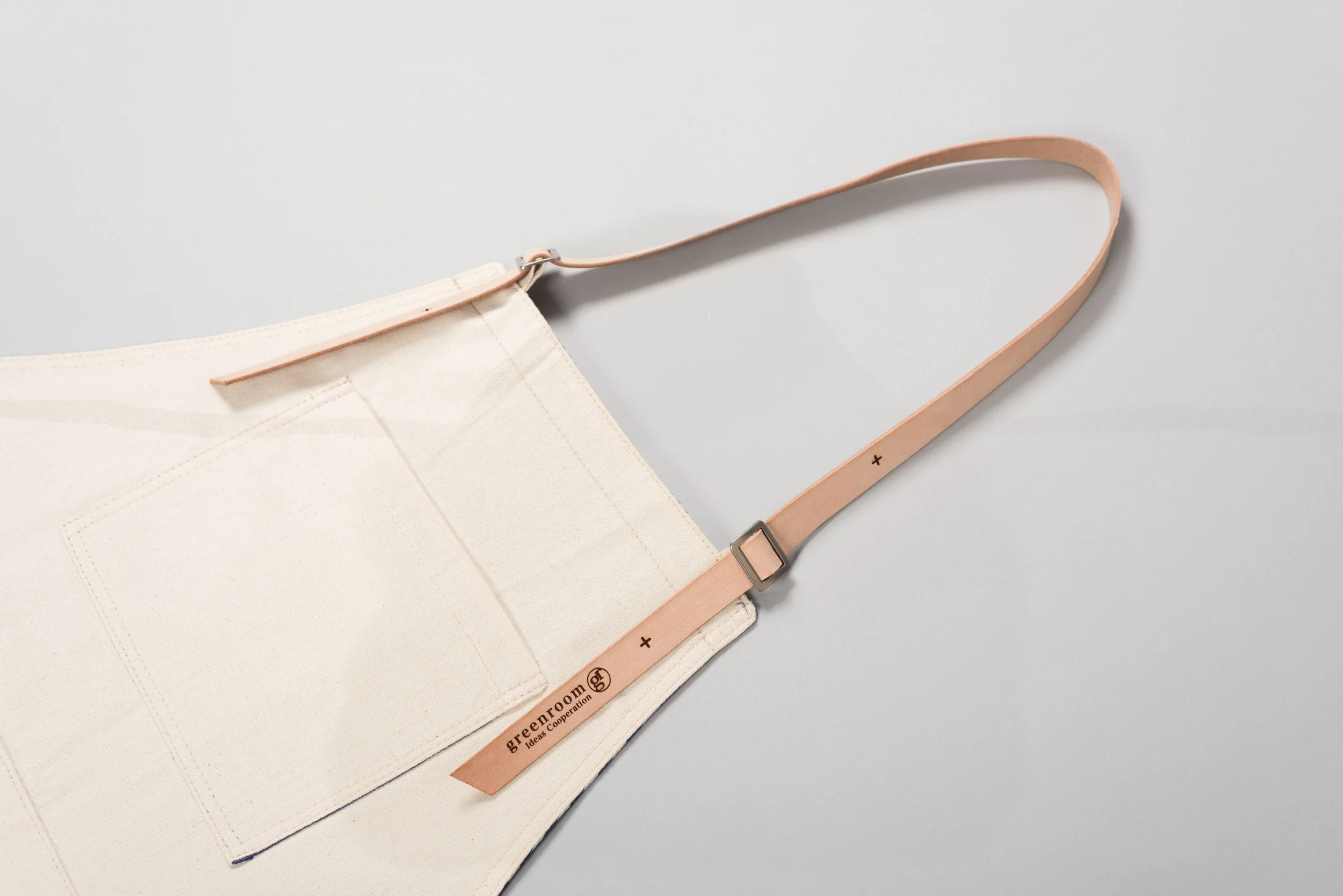 native&co-heavy-canvas-apron-with-leather-straps-white