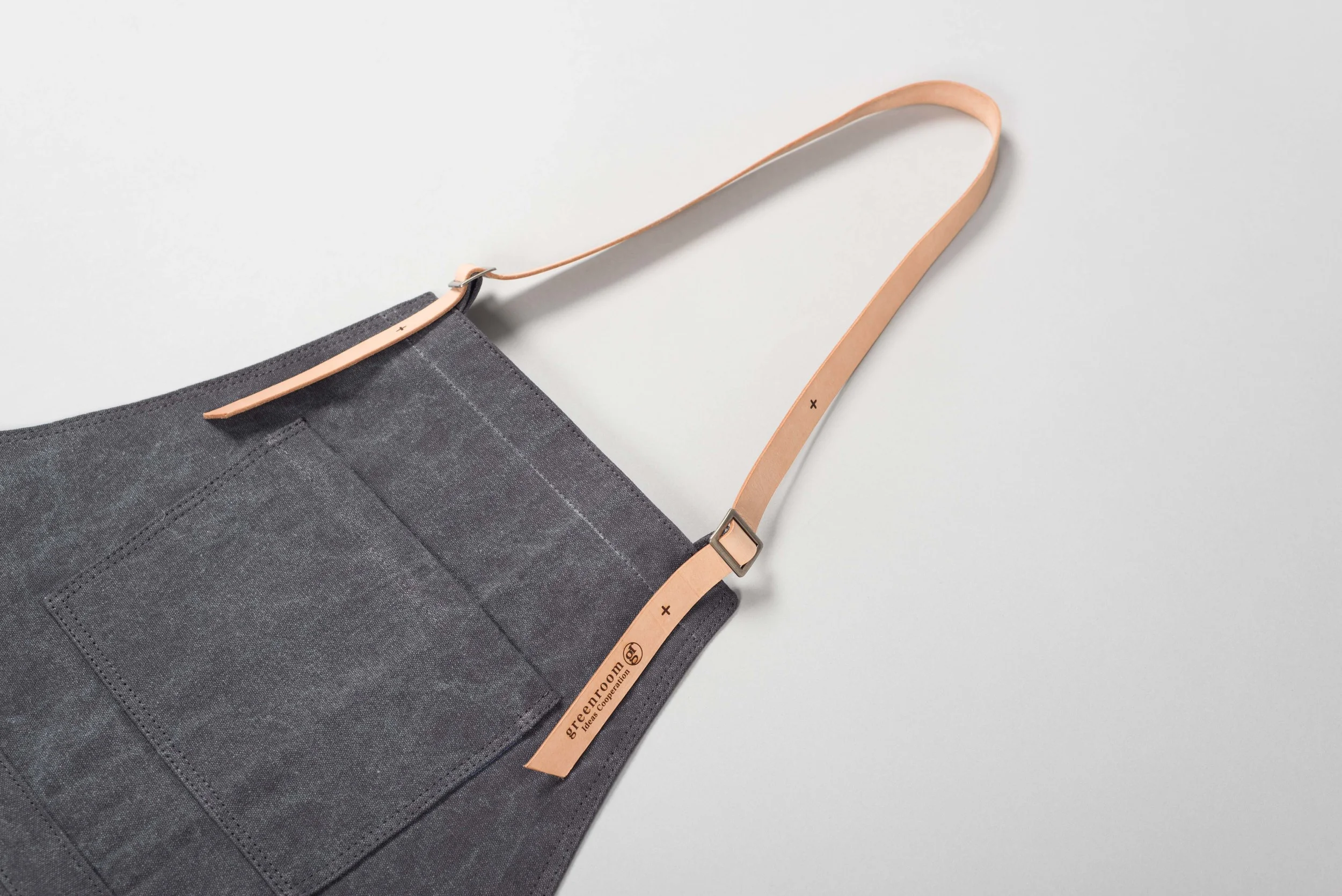 native&co-heavy-canvas-apron-with-leather-straps-dark-grey
