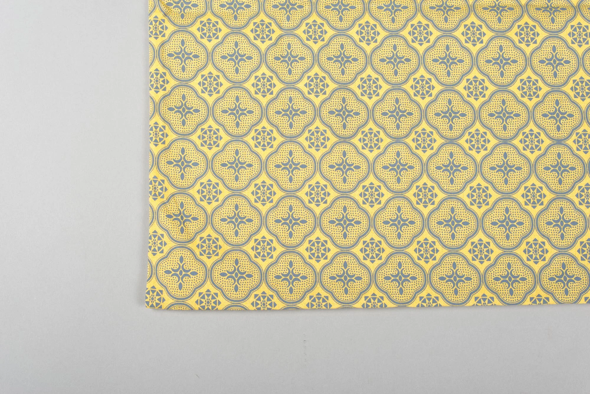 native&co-patterned-canvas-tote-bag-yellow
