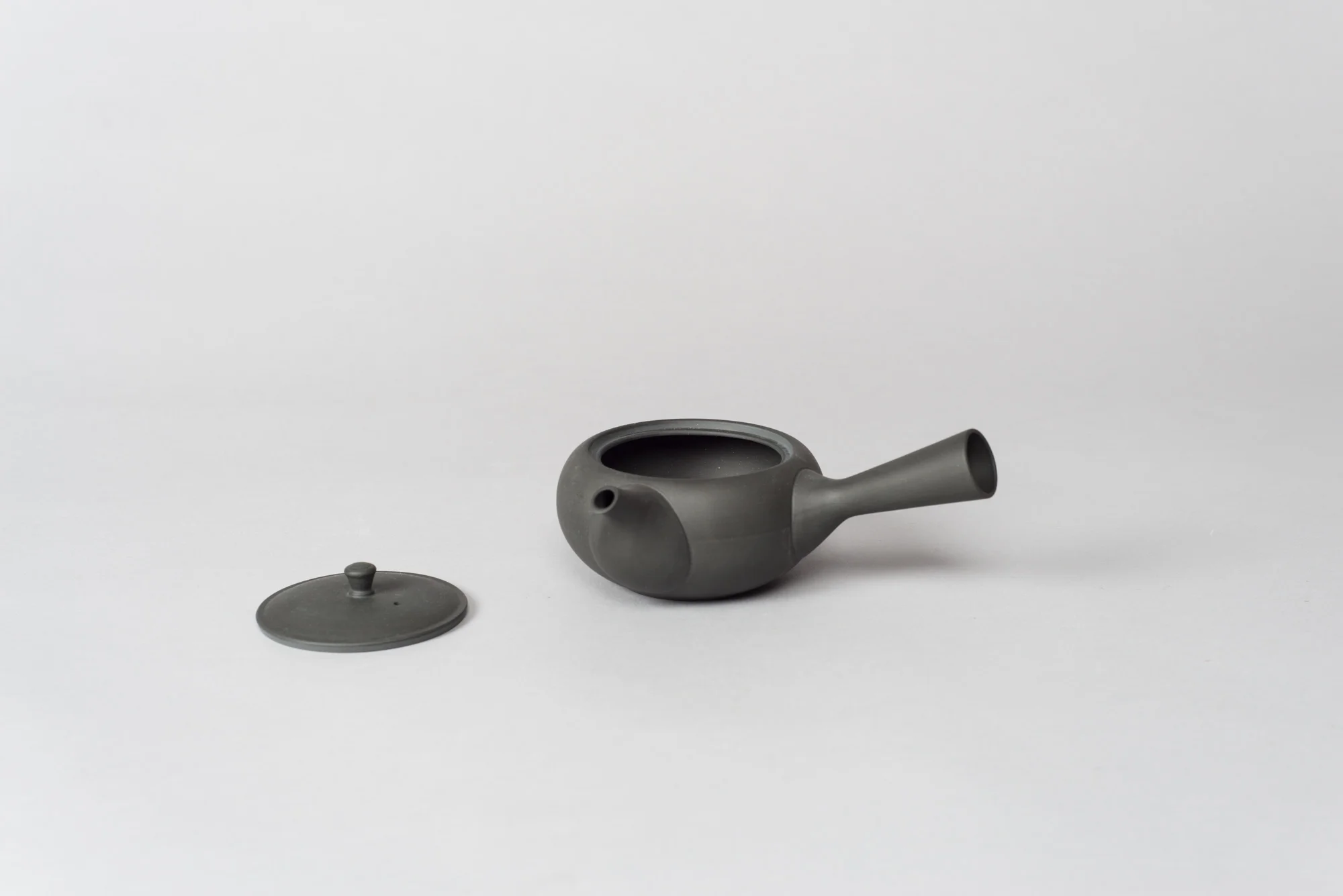 native&co-black-ceramic-teapot-with-side-handle-flat