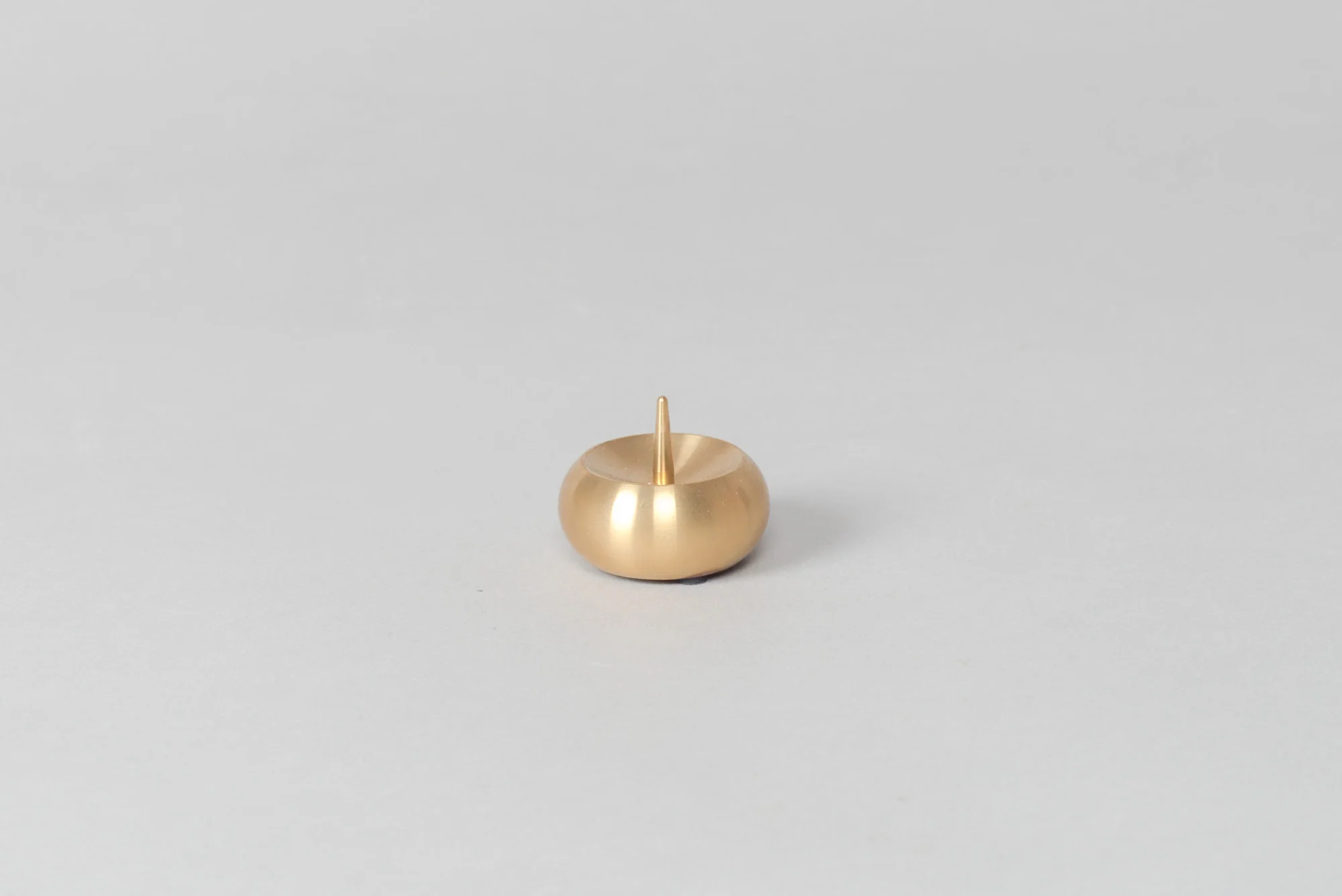native&co-brass-candle-holder-spike-round