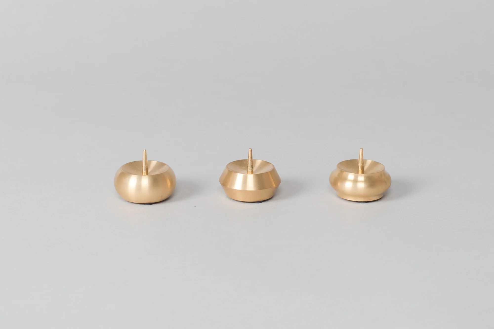 native&co-brass-candle-holder-spike-round