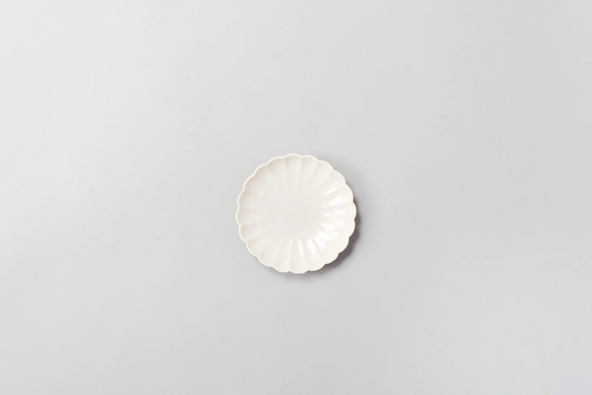 native&co-chrysanthemum-porcelain-plate
