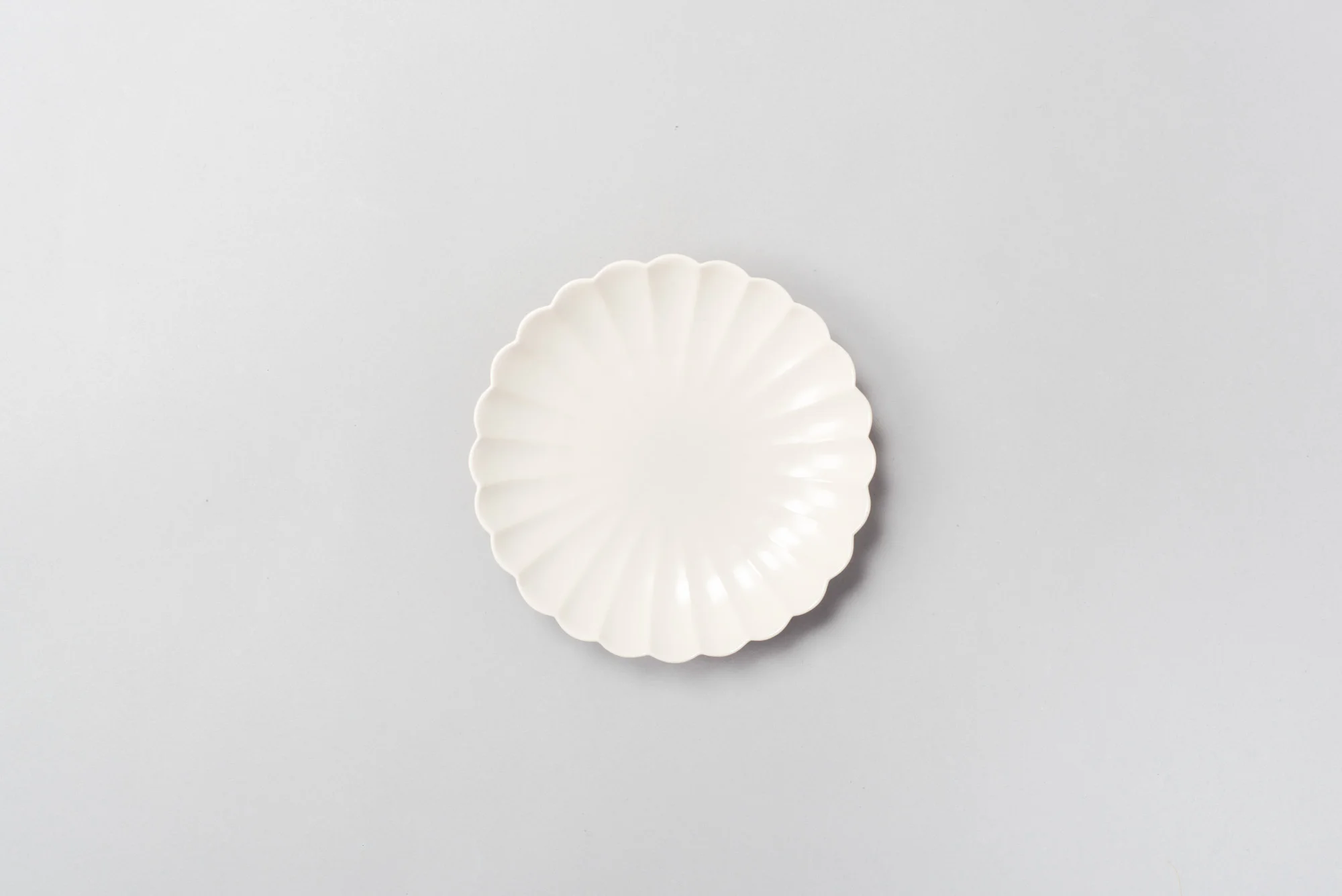 native&co-chrysanthemum-porcelain-plate