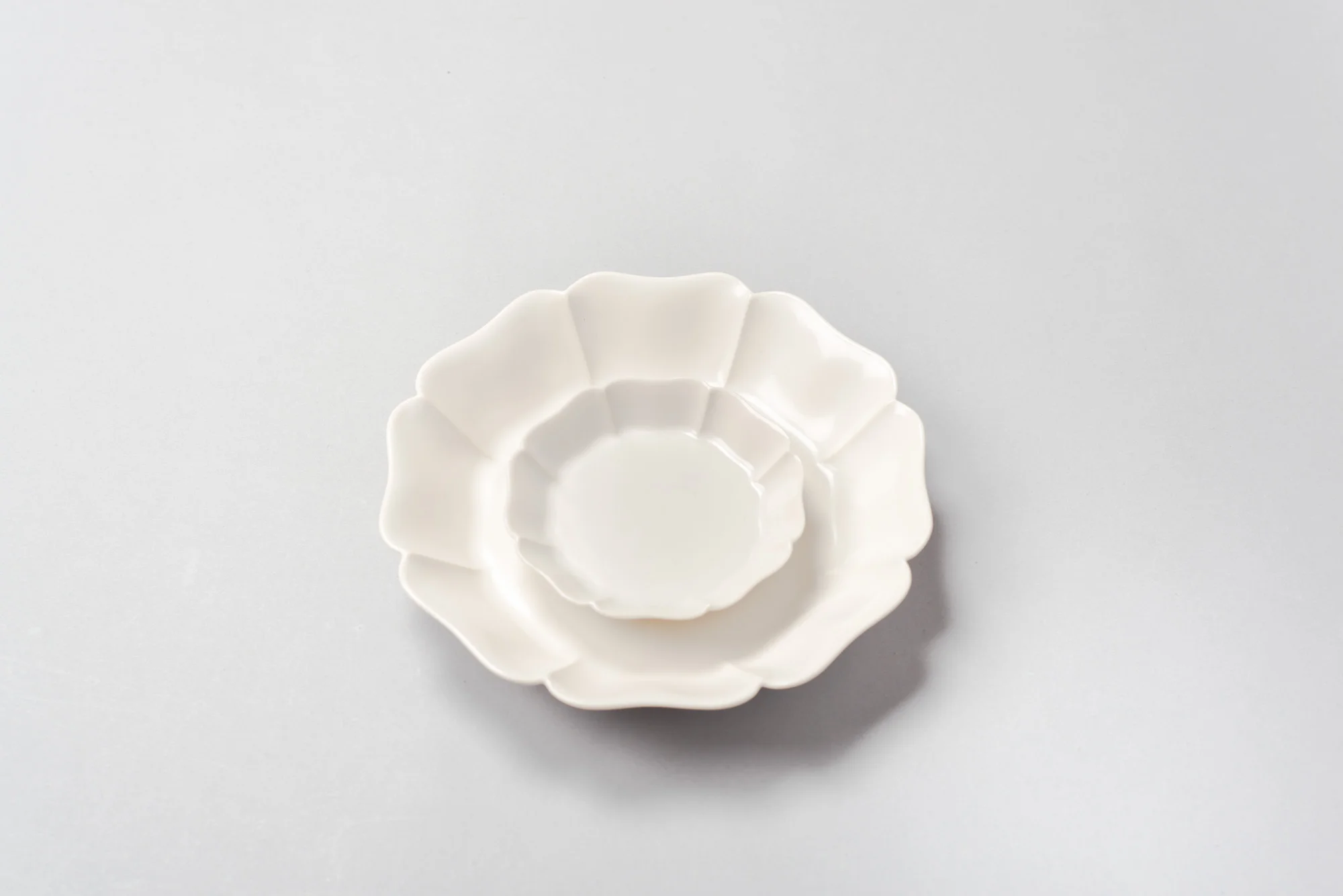 native&co-octogonal-petal-porcelain-plate