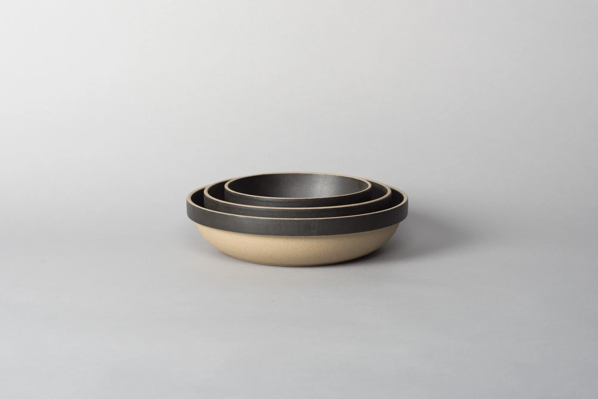 native&co-hasami-porcelain-round-bowl-black-s