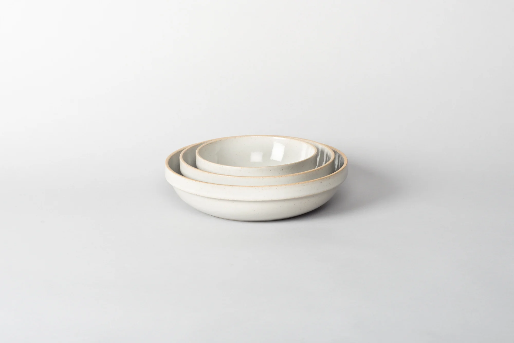 native&co-hasami-porcelain-round-bowl-clear-l
