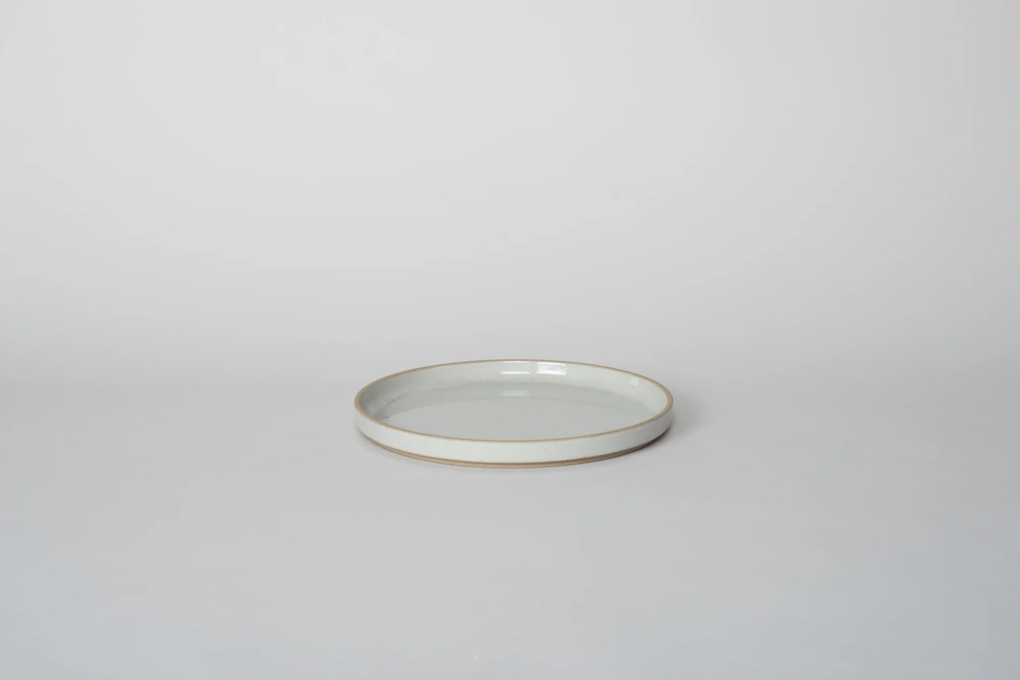native&co-hasami-porcelain-plate-clear