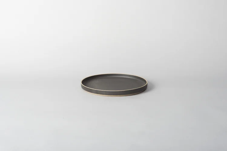 native&co-hasami-porcelain-plate-black