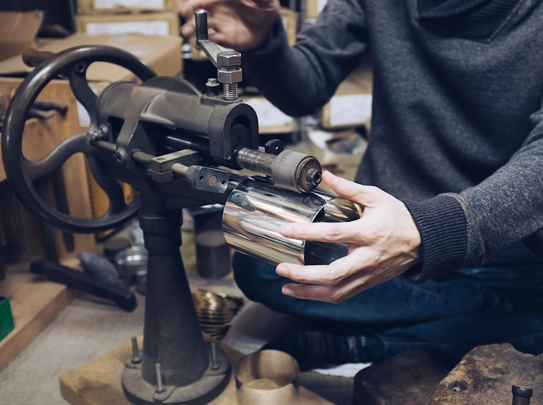 The internal tin wall is thinned and smoothed out, removing hammer marks and any other bumps in the metal. Through this step, each lining is tailor-made to tightly fit the outer wall.