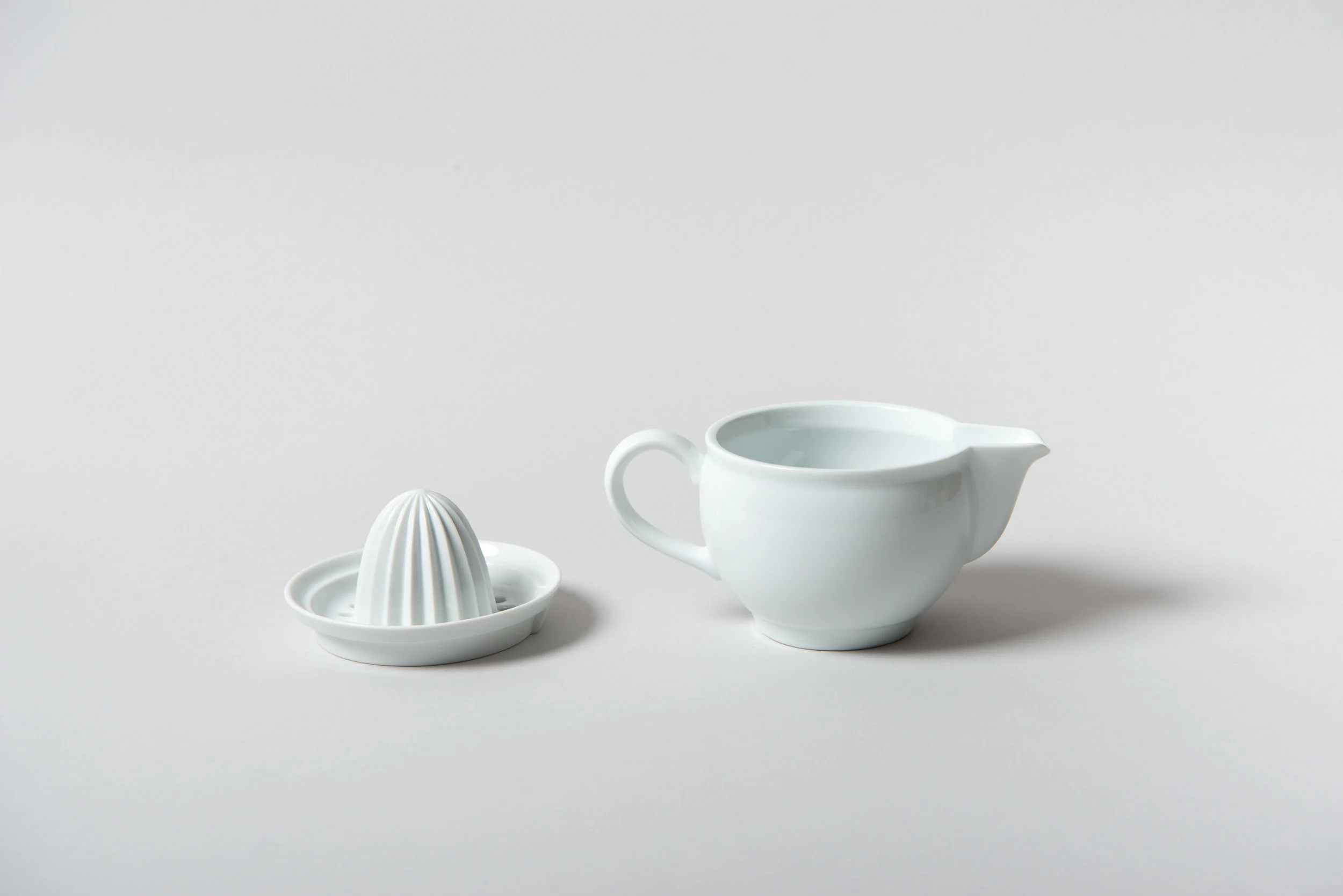 Native&Co-Porcelain-Lemon-Juicer-2.jpg
