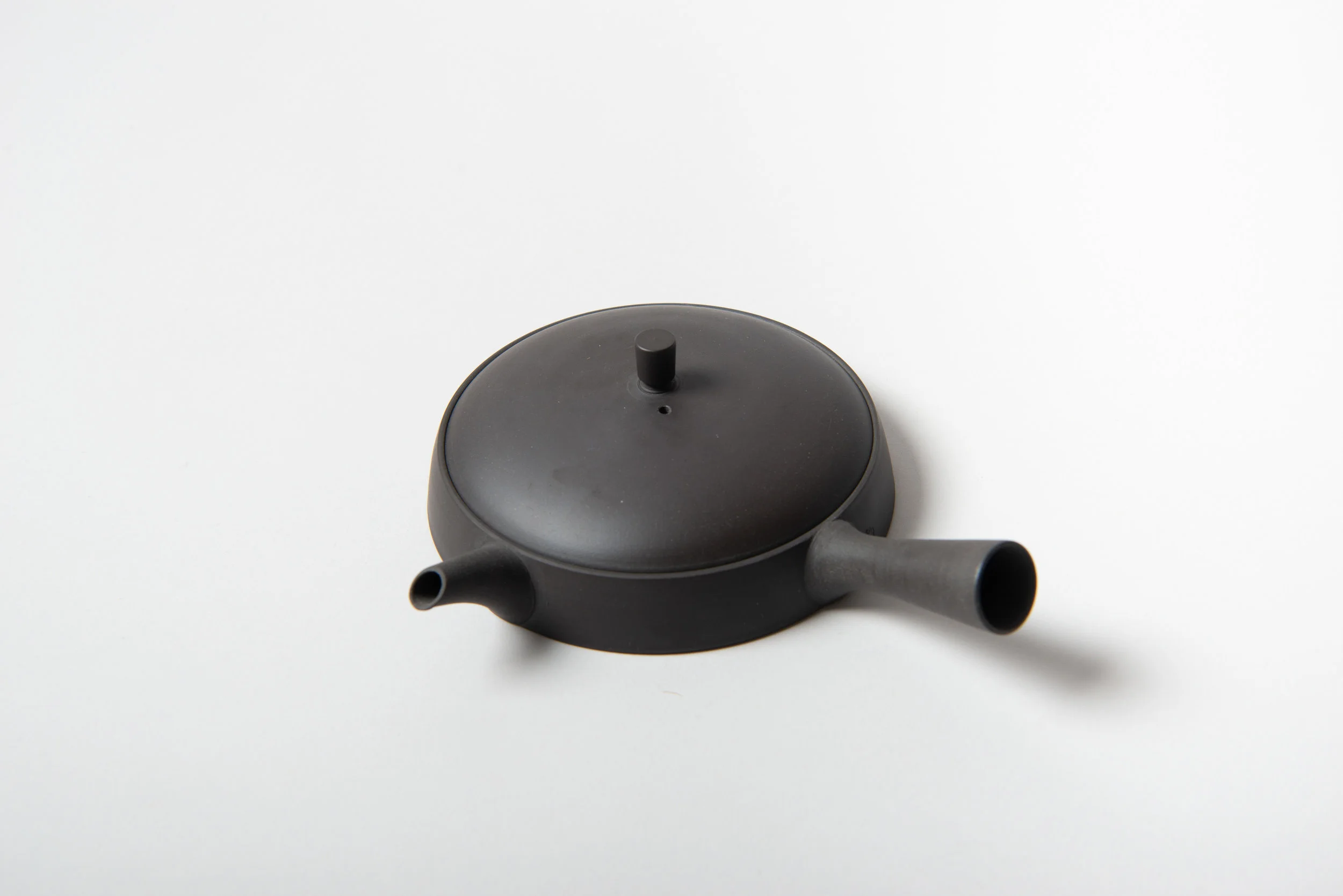 Native&Co-Ceramic-Flat-Teapot-with-Side-Handle-10.jpg