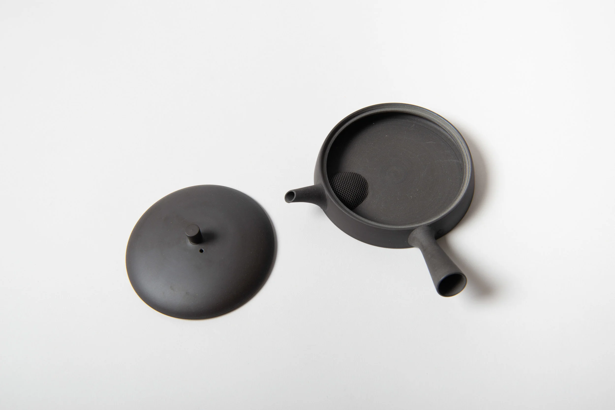 Native&Co-Ceramic-Flat-Teapot-with-Side-Handle-7.jpg