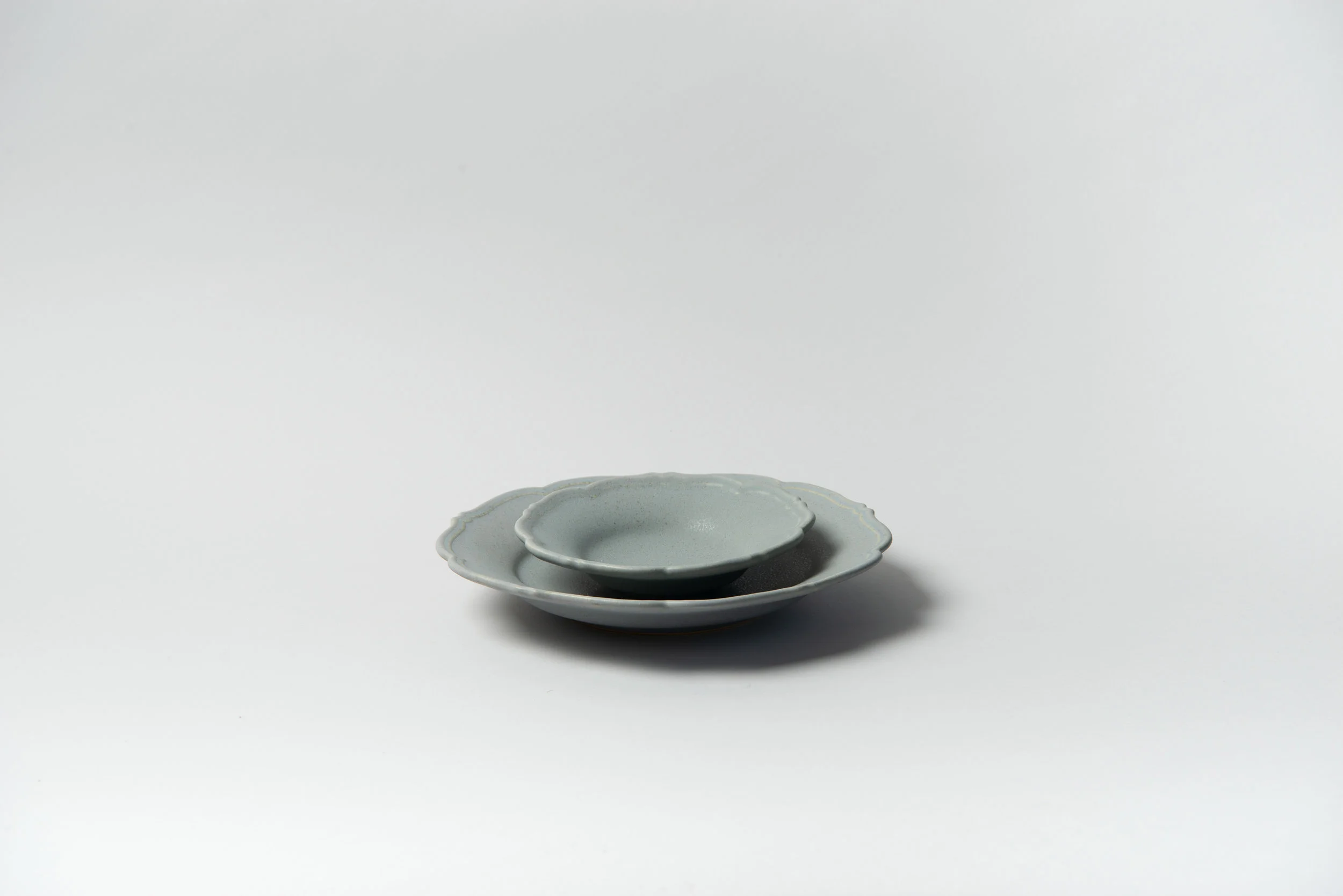 Native&Co-Ceramic-Flower-Rim-Plates-14.jpg