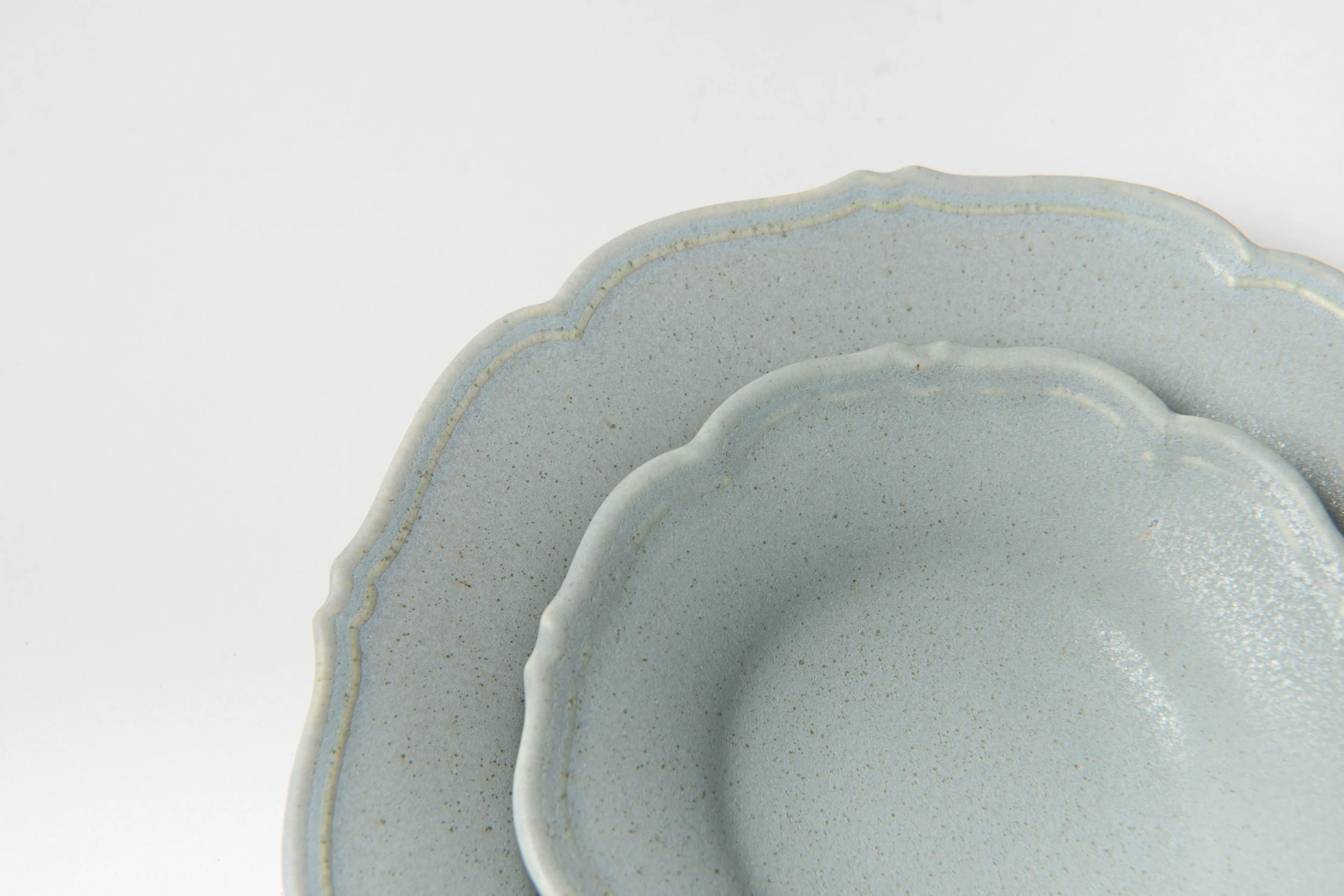 Native&Co-Ceramic-Flower-Rim-Plates-25.jpg