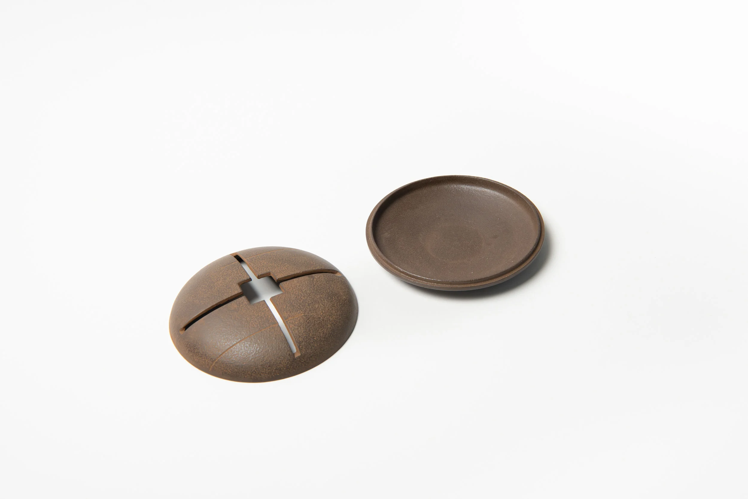 Native&Co-Cast-Iron-Candle-Holder-6.jpg