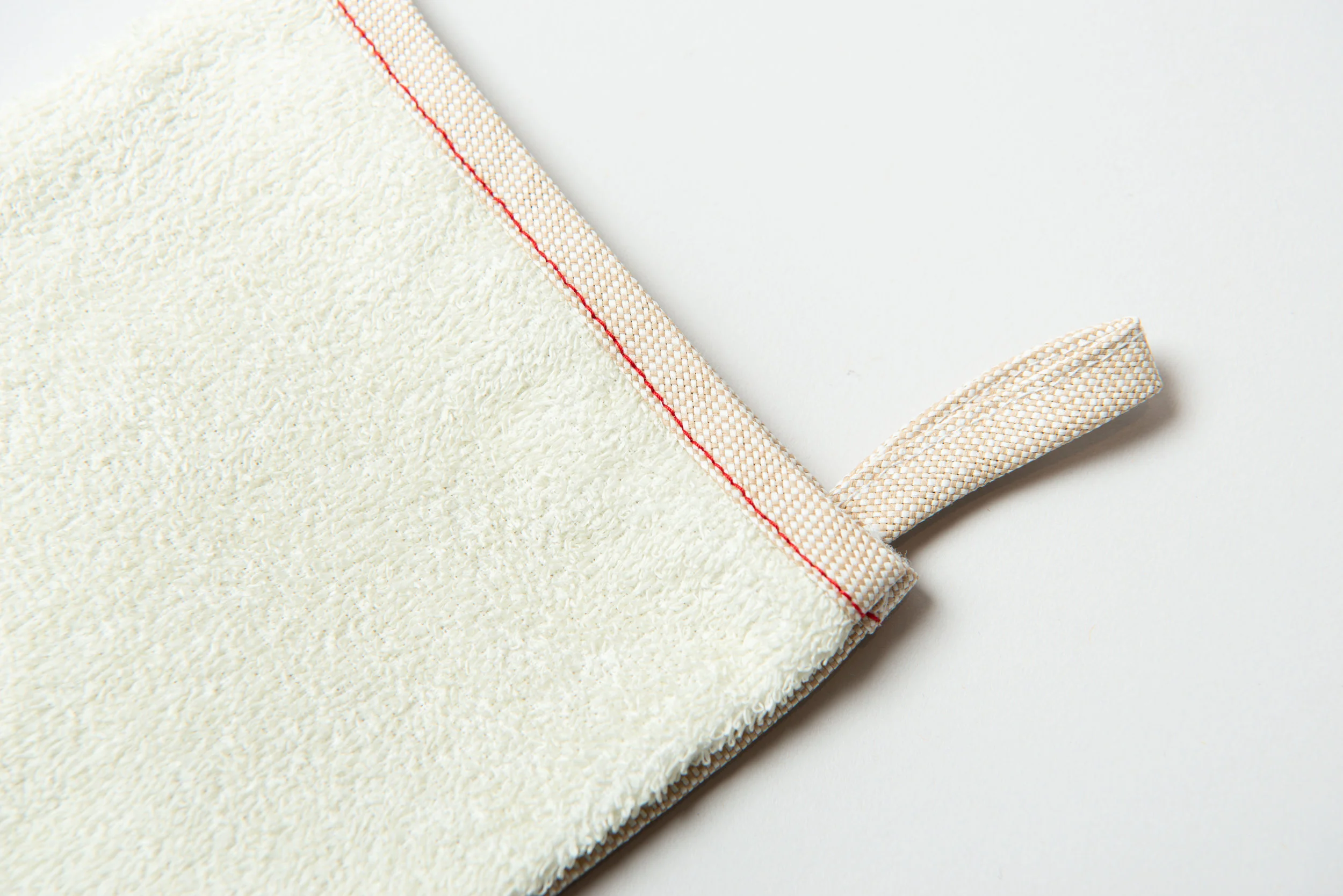 Native&Co-Bath-Scrub-Mitten-7.jpg