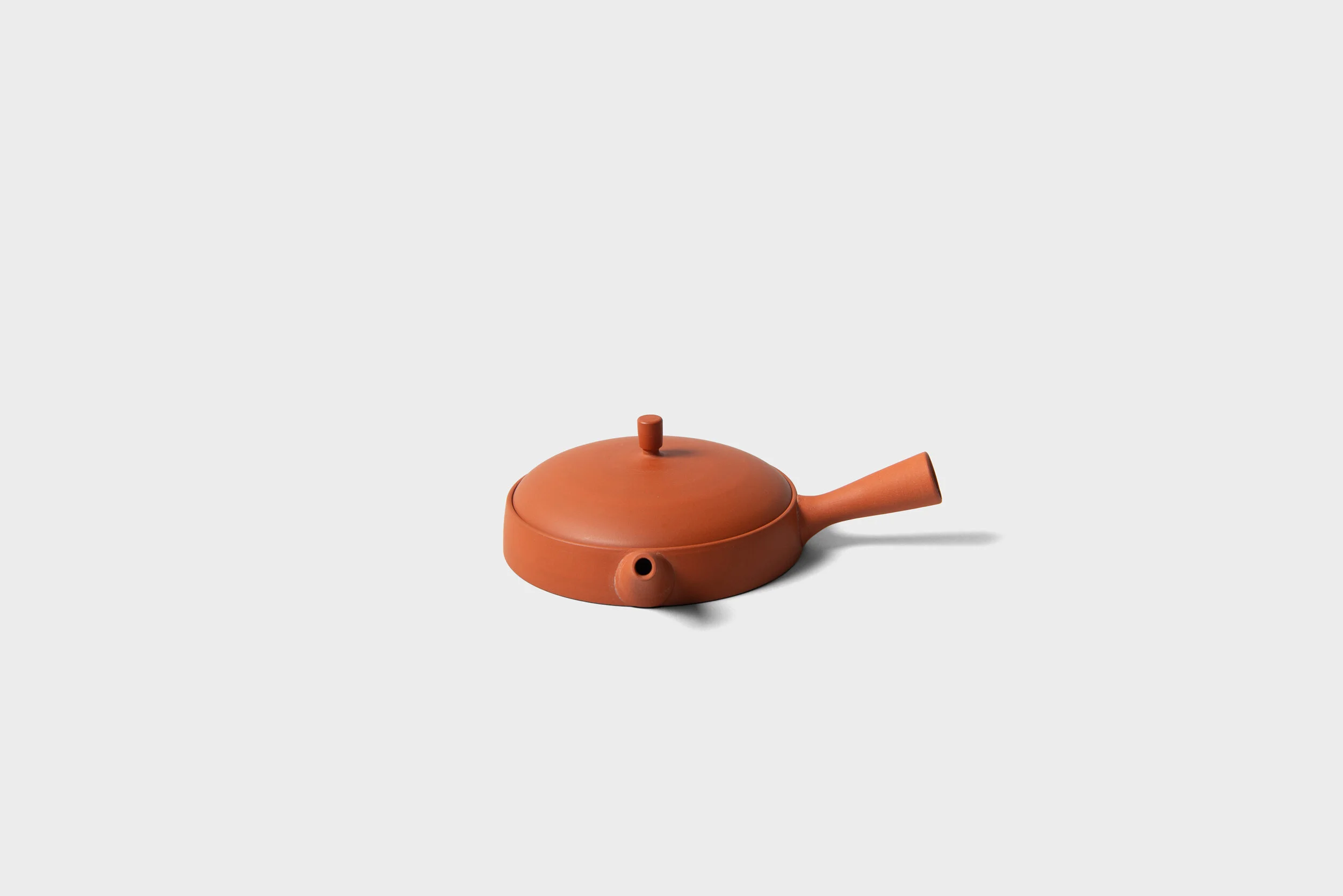 Native&Co-Ceramic-Flat-Teapot-with-Side-Handle-Red-LowRes.jpg