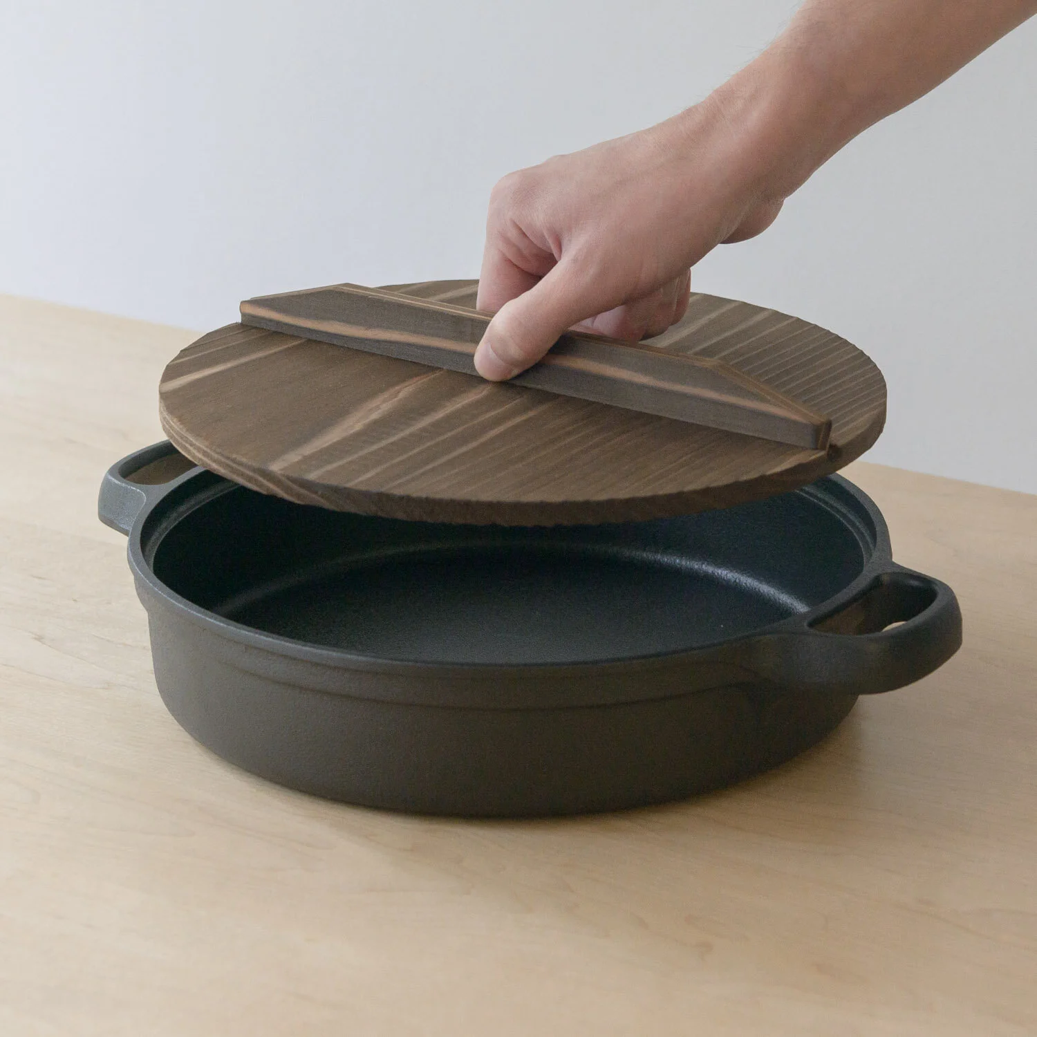 Japanese Cast Iron Pots from Iwate 鋳鉄鍋