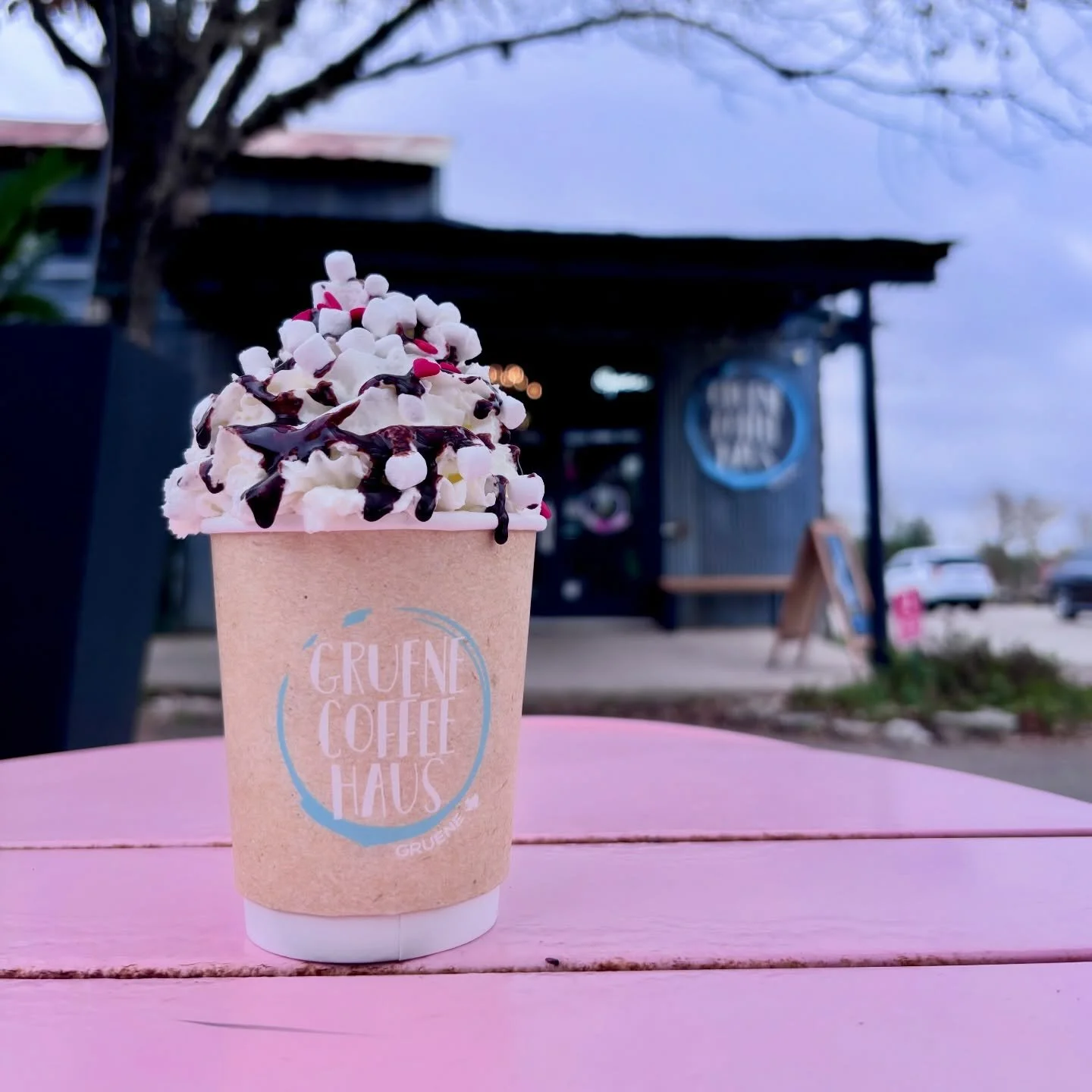 Looking like a hot chocolate weekend in the forecast 🌨️