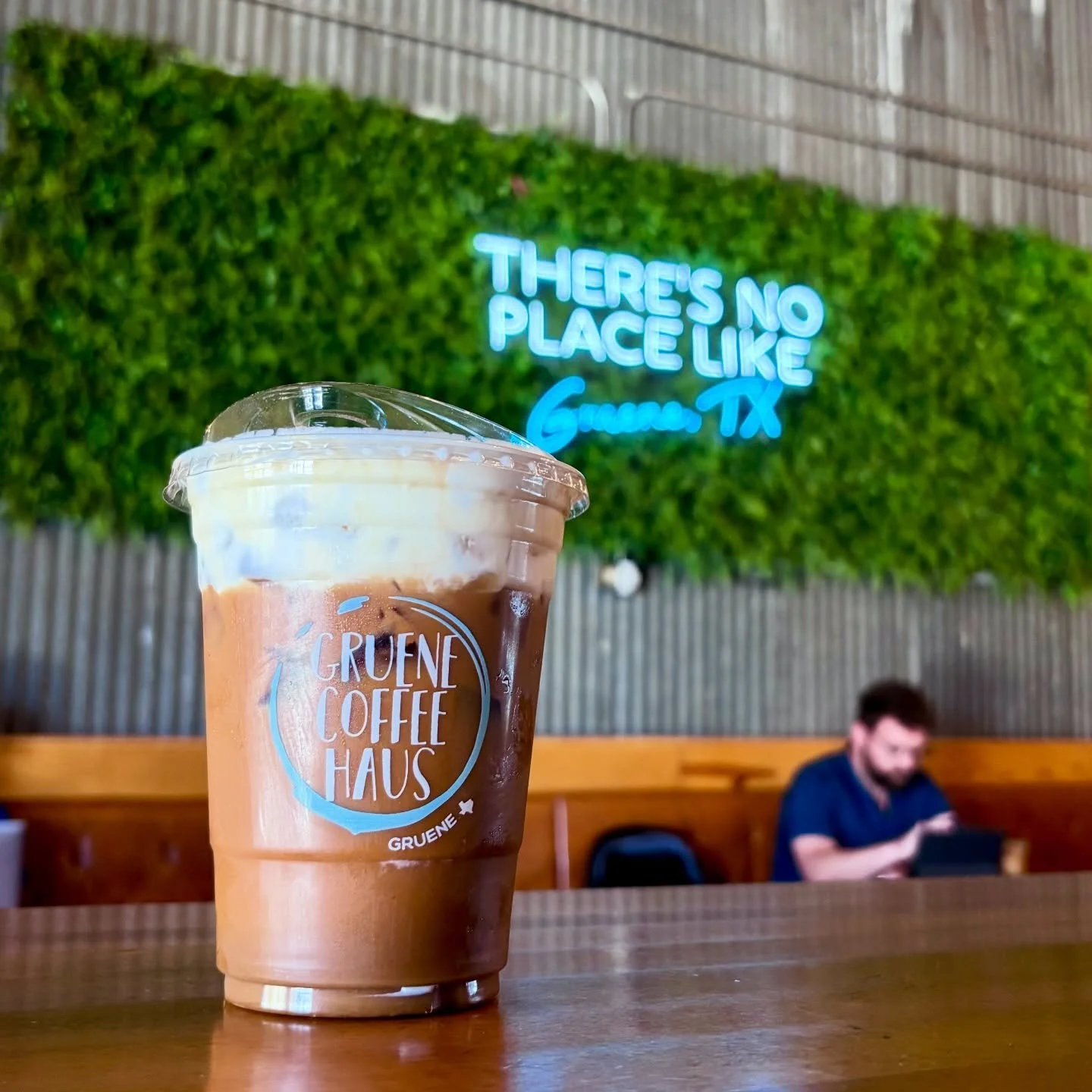 Today the stars called for an iced quad shot Americano with cold foam. ✨