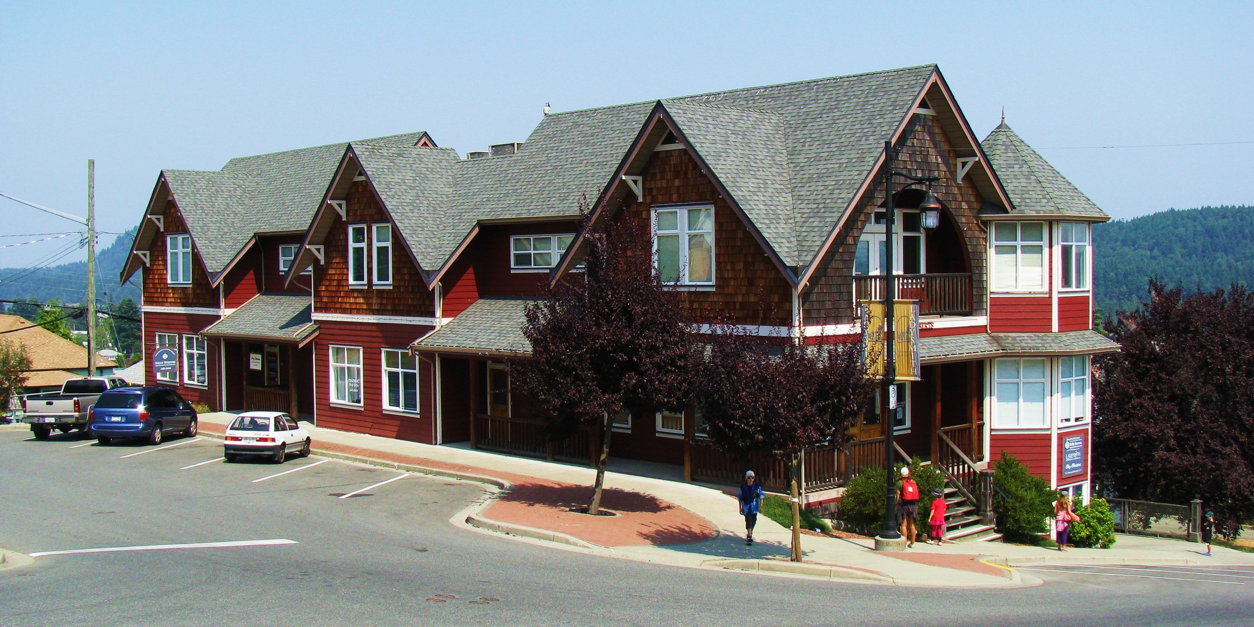 089 Roberts Street Mod.JPG