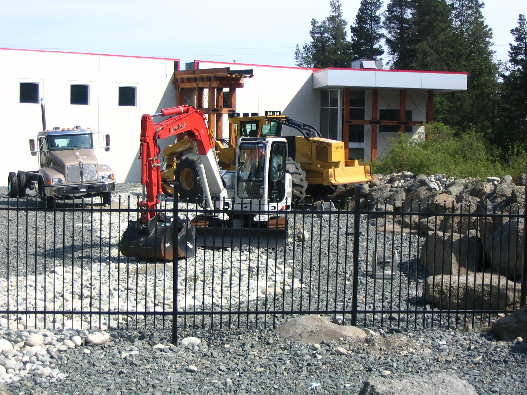  Exterior display of heavy equiptment for sale. &nbsp;No exterior signage from building permitted viewed from Nanaimo Parkway.&nbsp; 