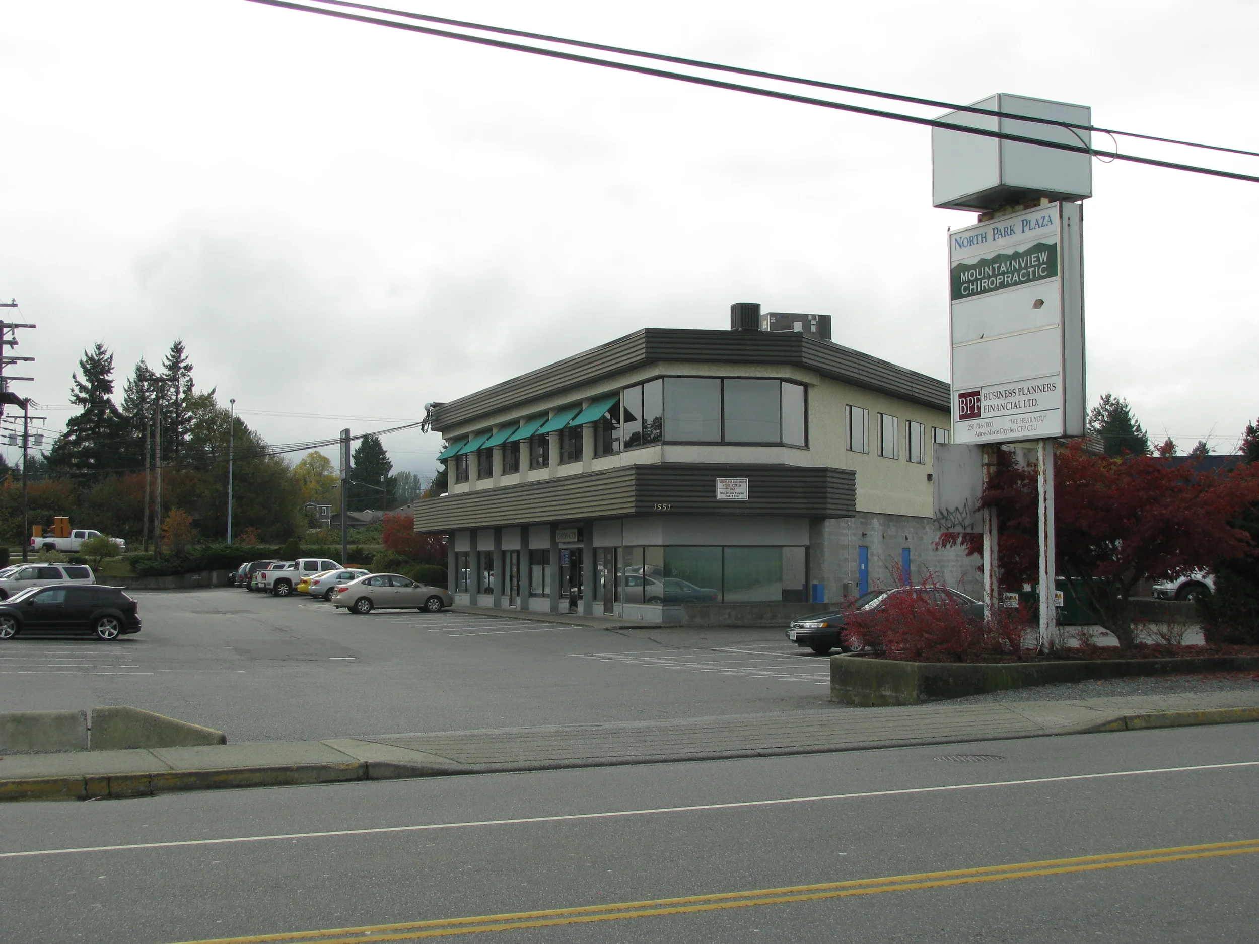  Existing Estevan facade and pylon sign. 