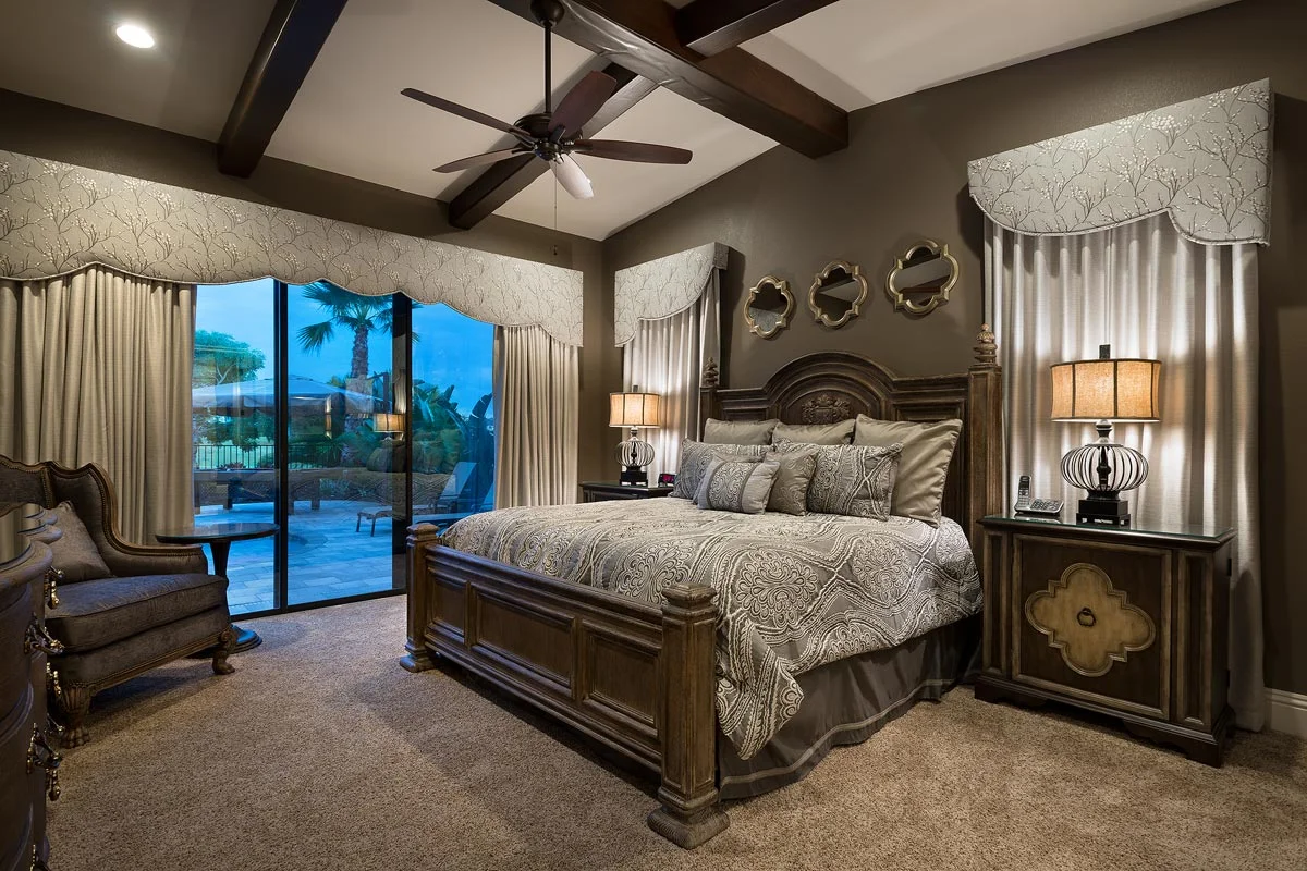 7846PMRR-suite-1-bed-dusk.jpg