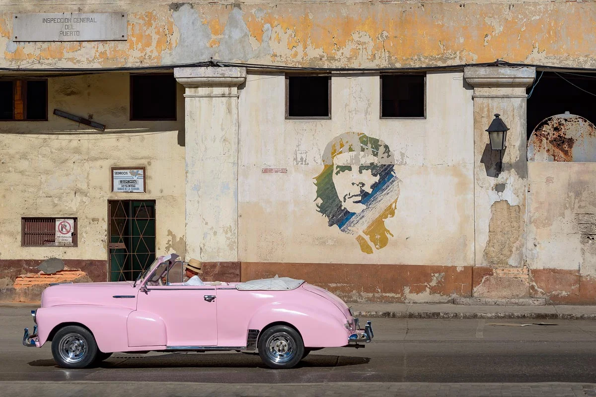 Cuba-Havana-Che-Guevara-mural-and-classic-car.jpg