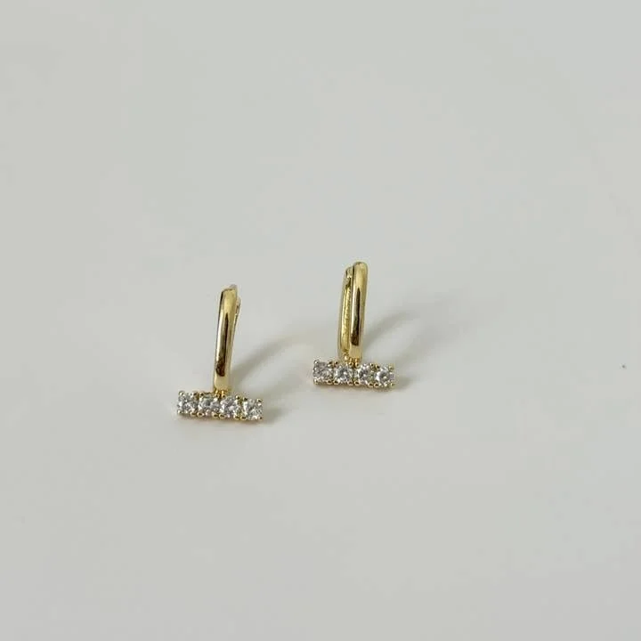 Qira Huggie Hoops