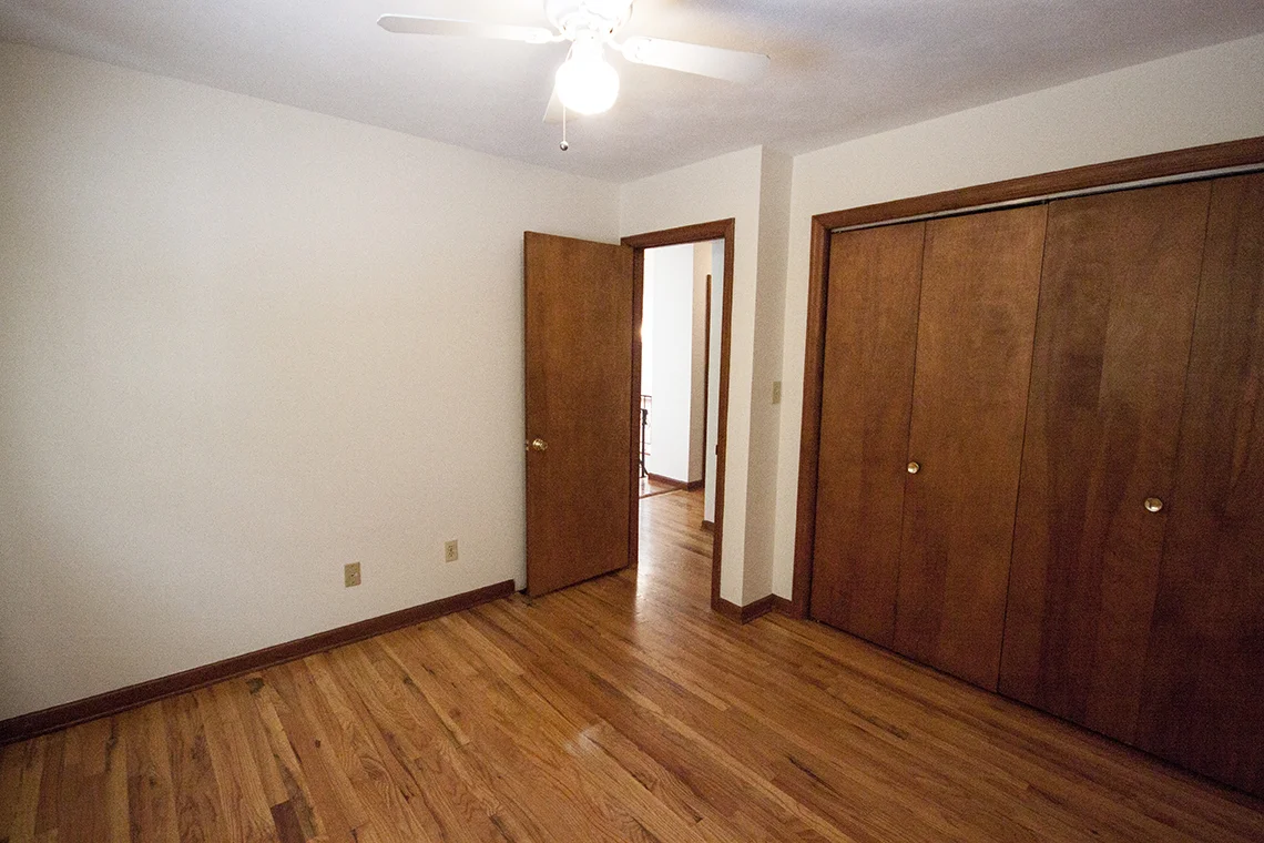 1st bedroom.