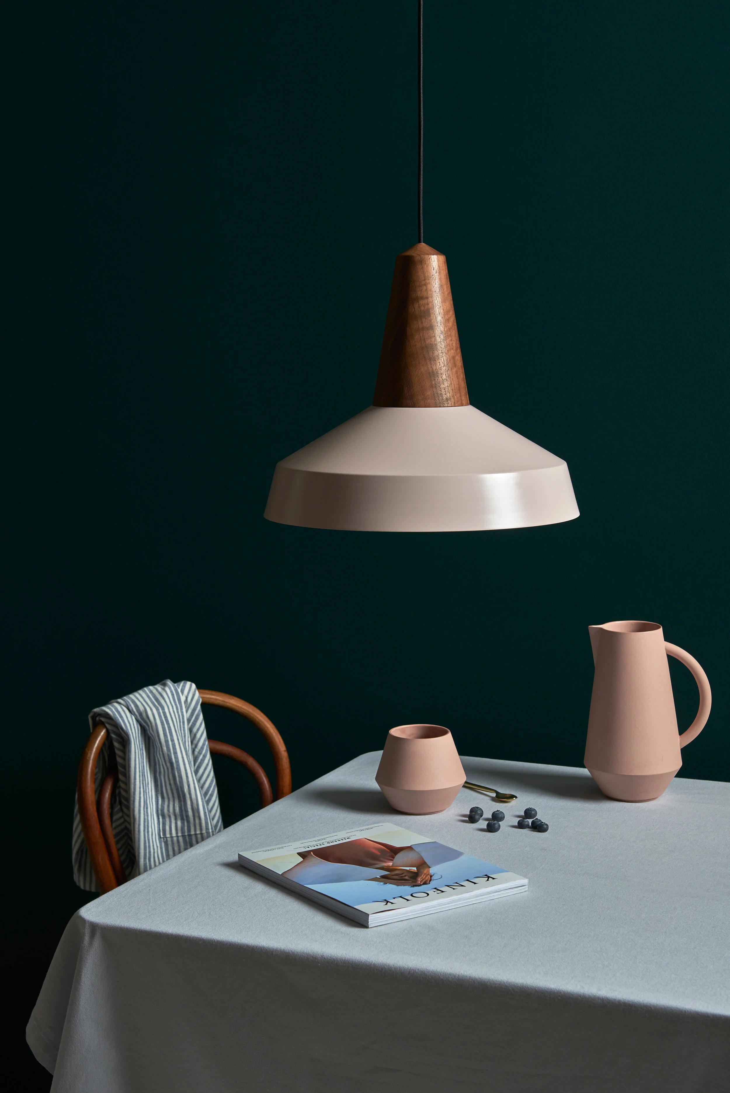 Eikon Circus 'Pale Rose' with Walnut wood
