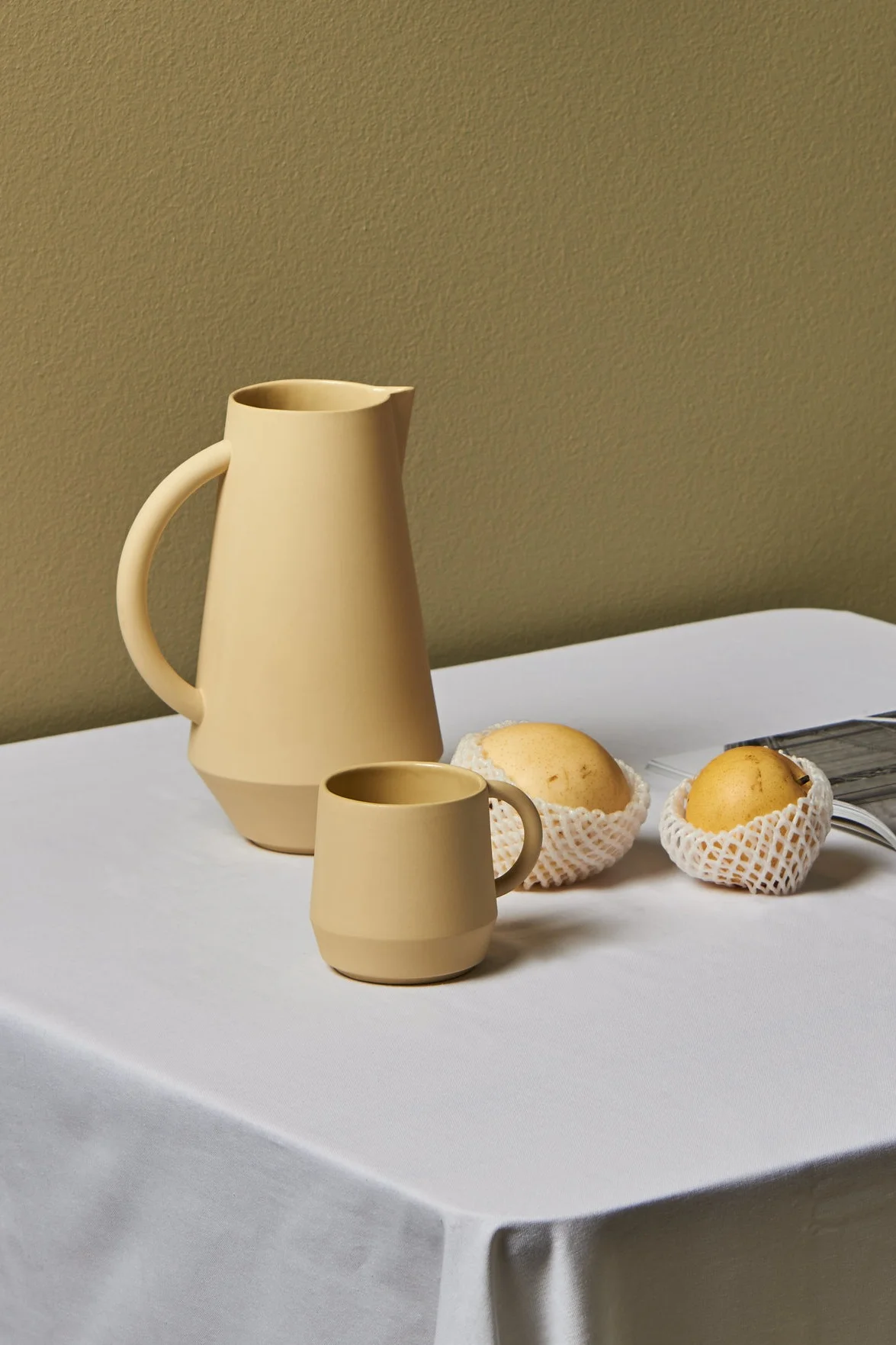 PIRUM_UNISON_YELLOW_TABLE_03.jpg