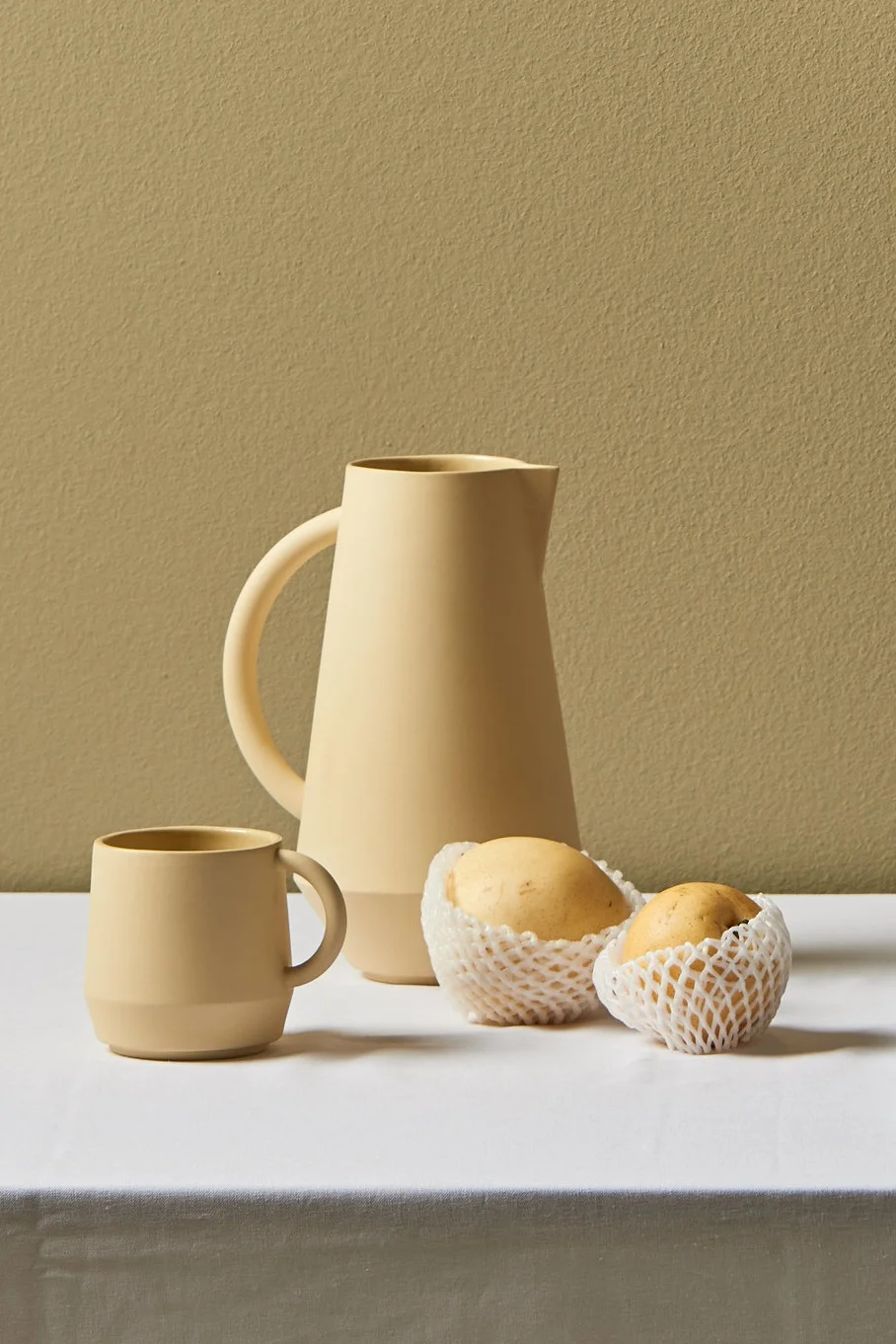 PIRUM_UNISON_YELLOW_TABLE_02.jpg