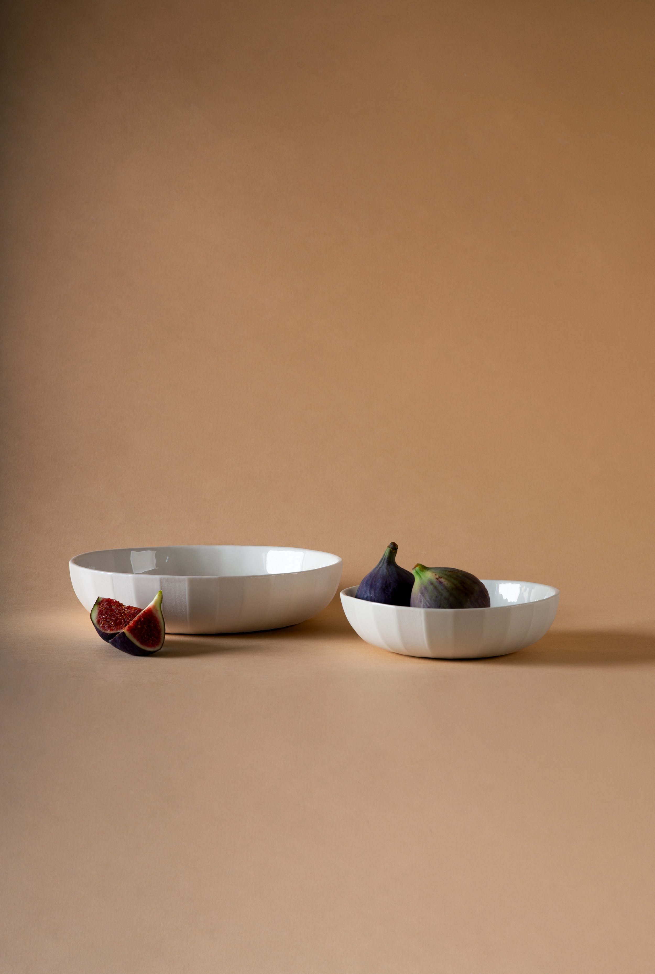FACET_PORCELAIN_BOWL_WHITE_FIGS.jpg