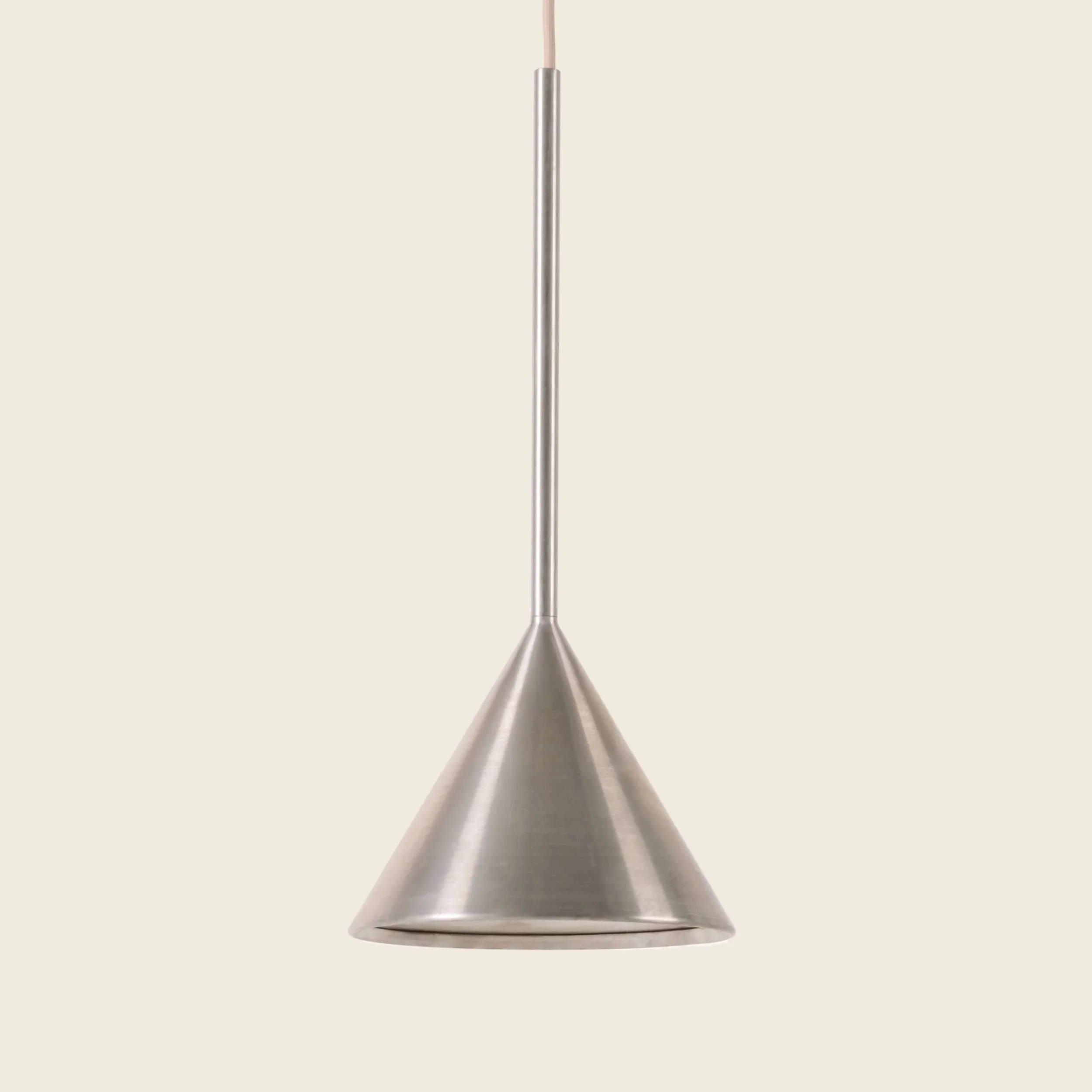 FIGURA_CONE_BRUSHED_ALUMINIUM_1x1.jpg