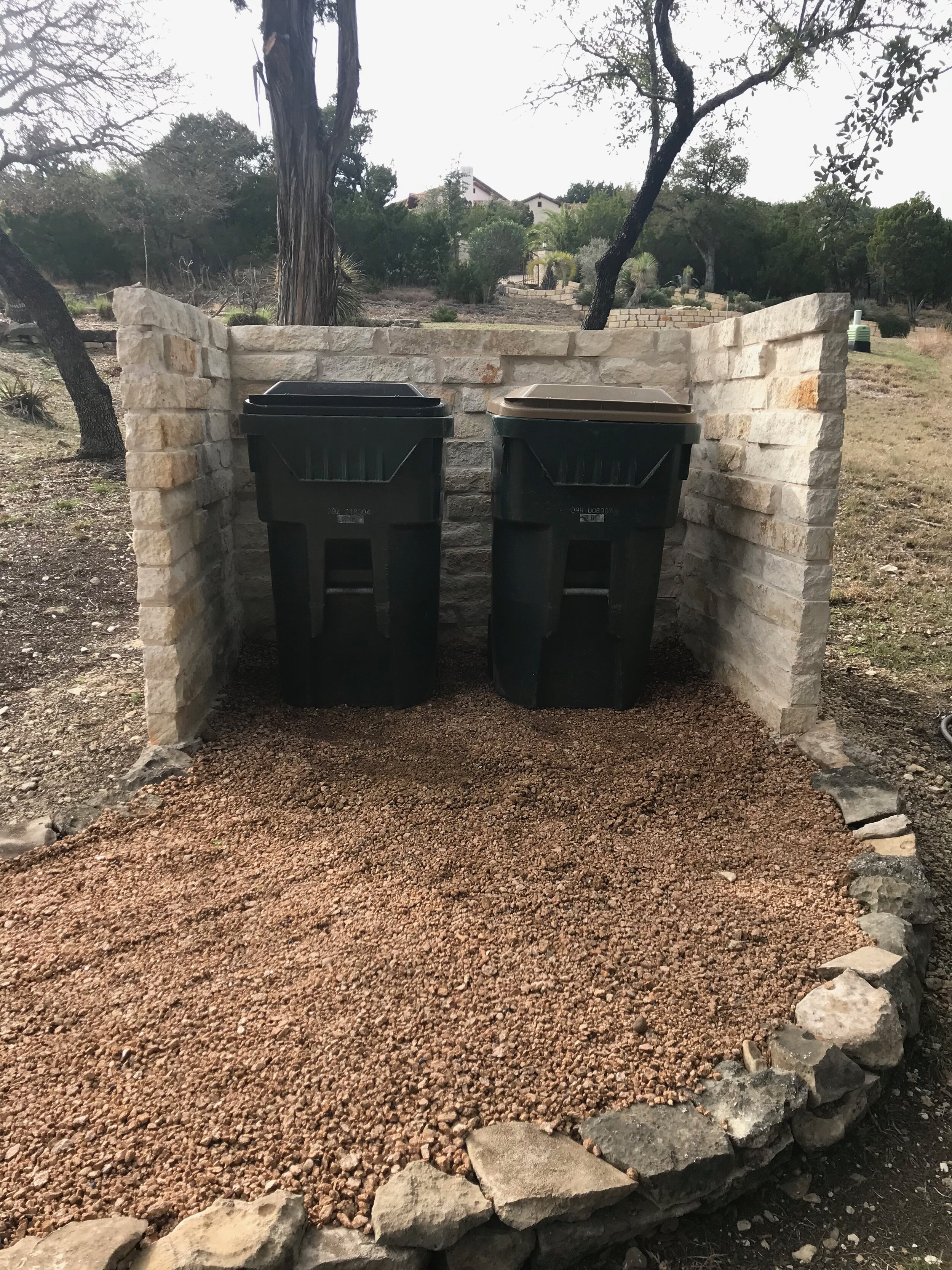 WHITE CUTBLOCK WALL & CRUSHED GRANITE PATH 2.jpg