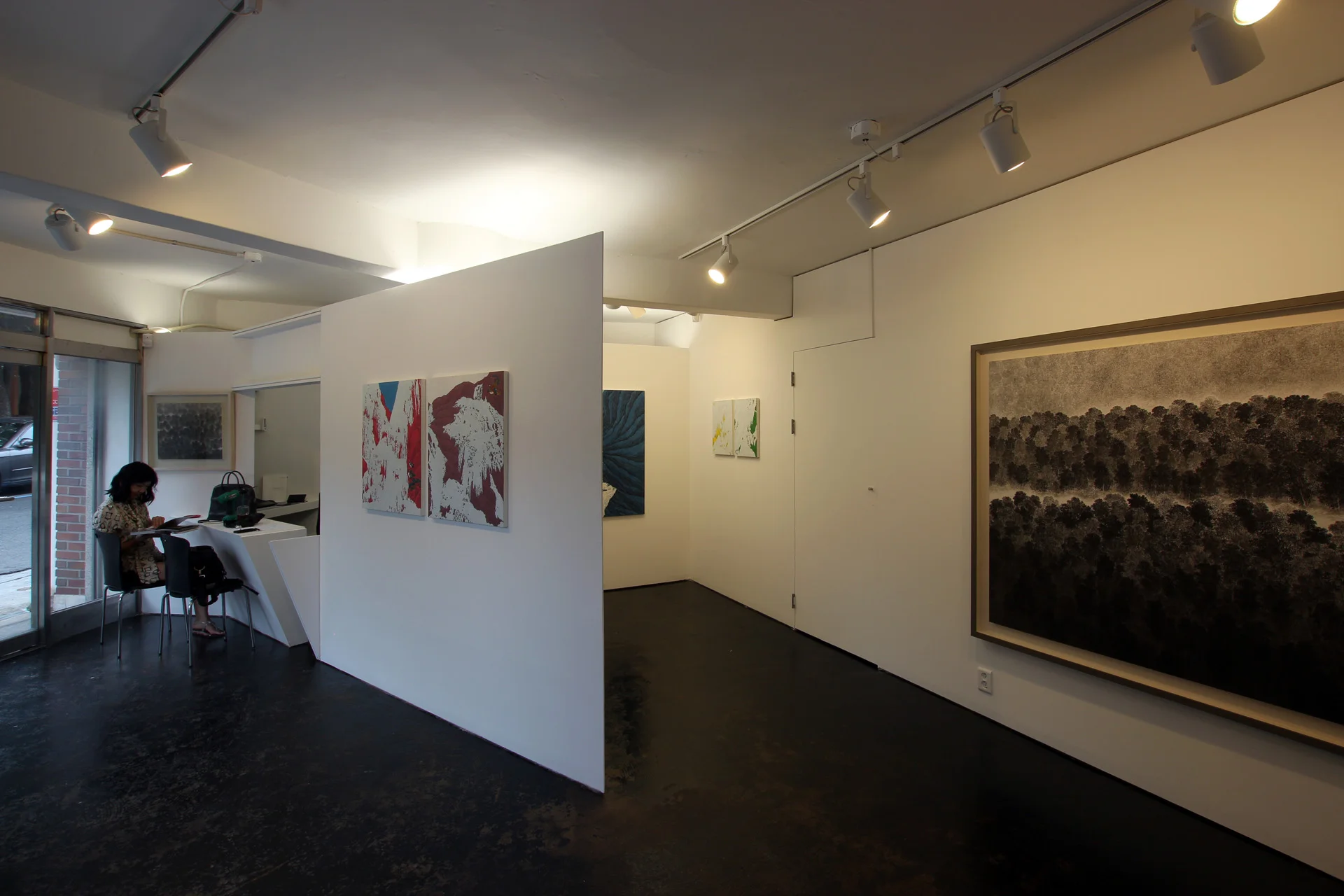 hjlstudio-gallery button opening 02.jpg