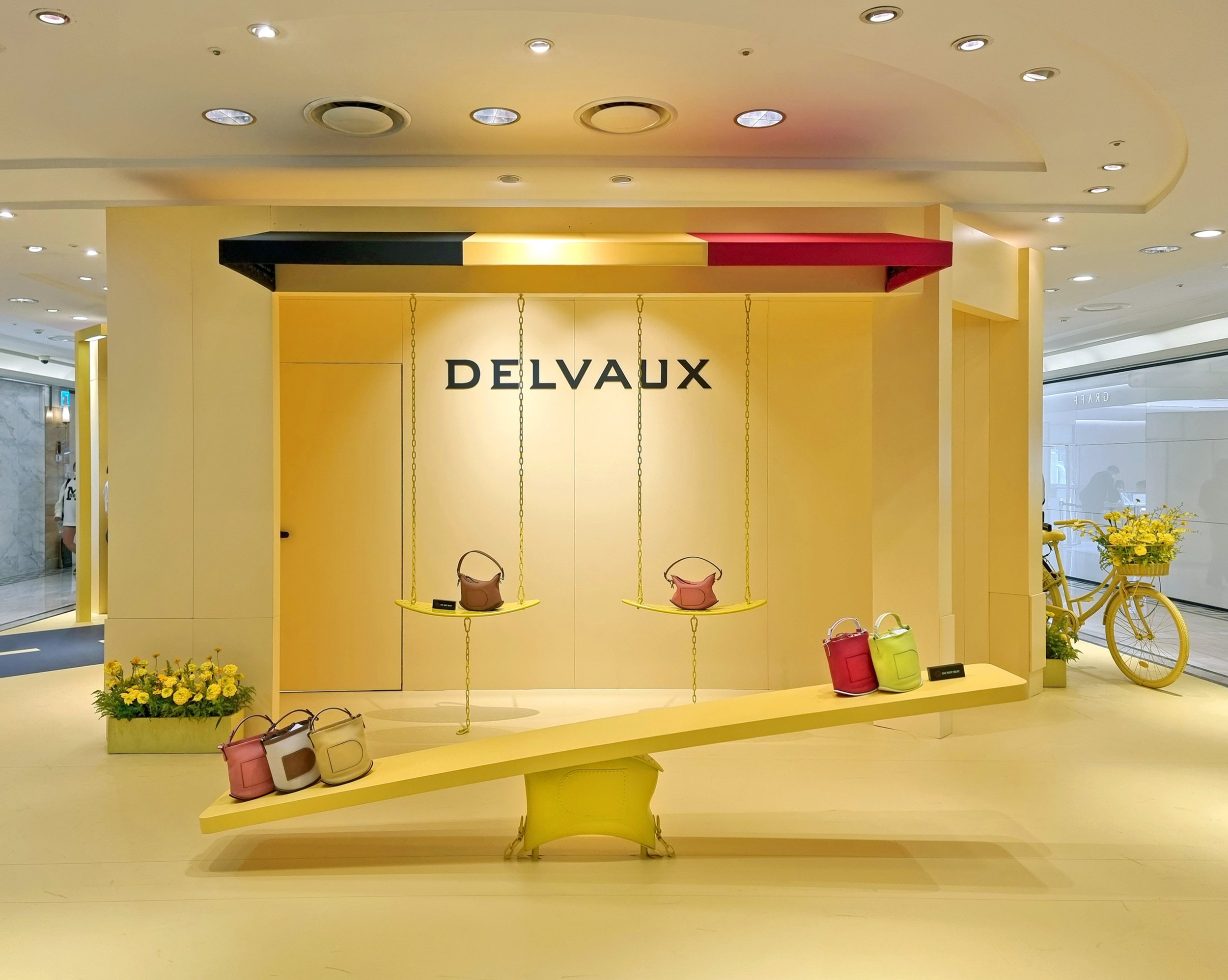   delvaux le pin pop-up store galleria east  