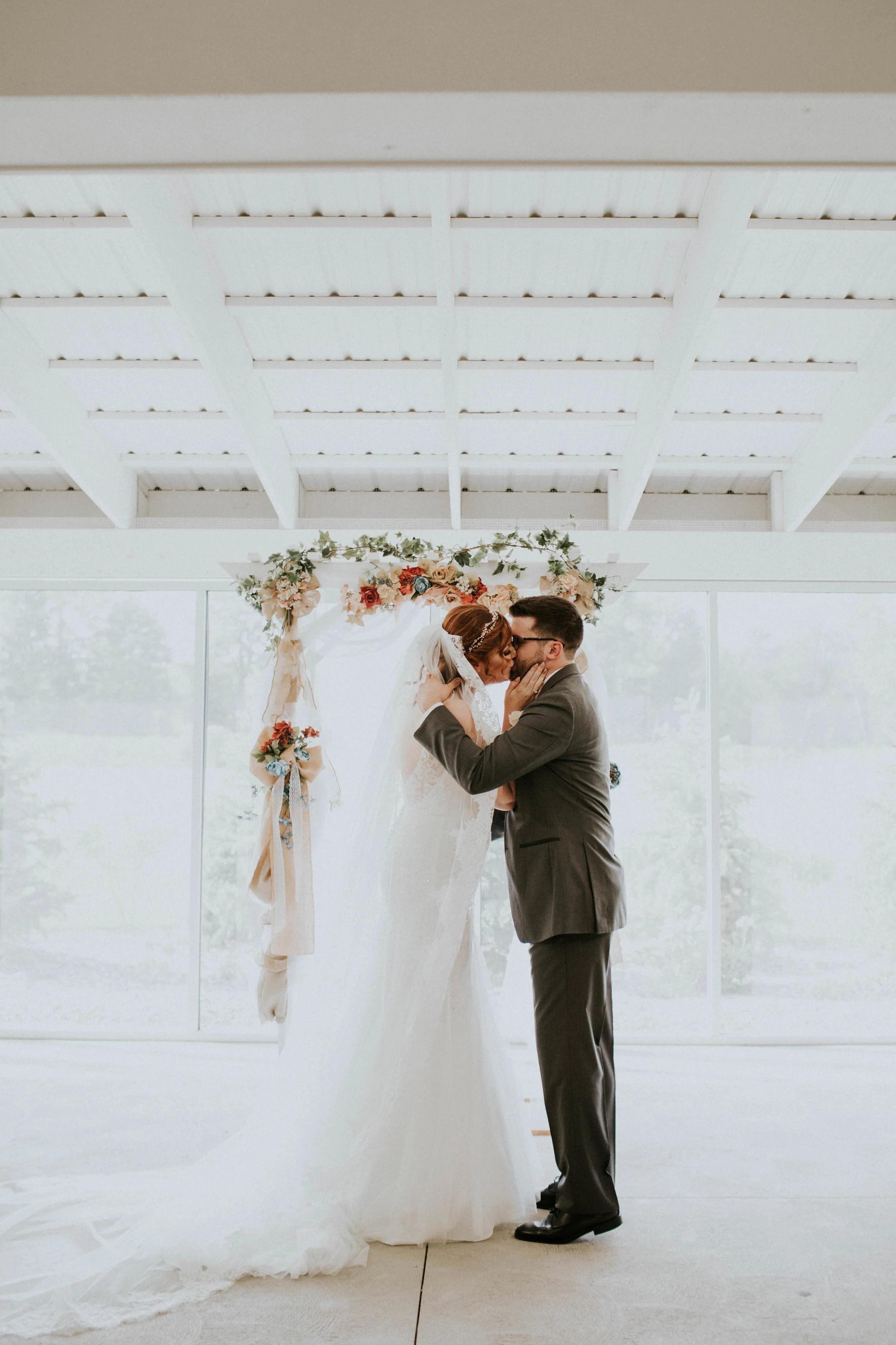 Waters edge louisville ohio romantic wedding grace e jones photography58.jpg