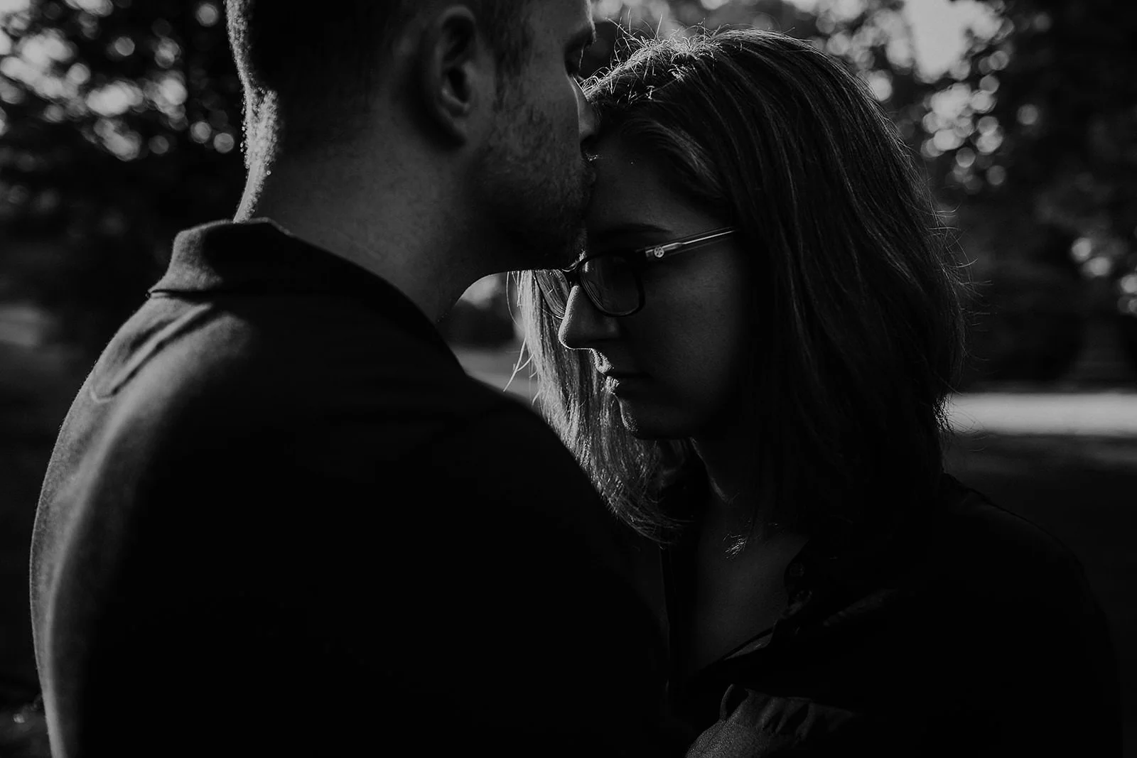Cincinnati Ohio Engagement and wedding photographer grace e jones photography engagement photos in cemetary 32.jpg