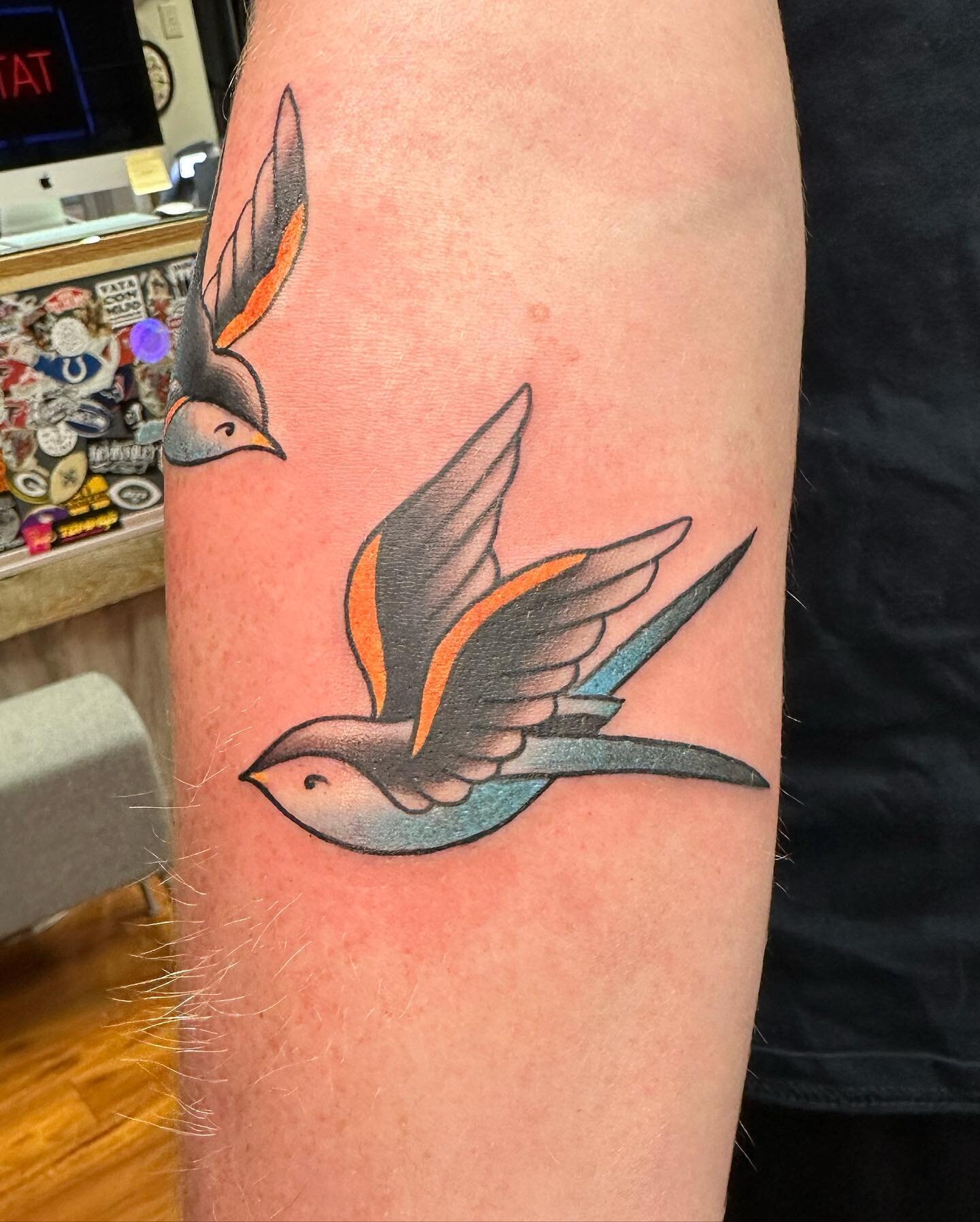 Did a couple #traditionaltattoo #swallows the other day. Fun, simple designs that are timeless.
.
.
.
.
#tattoo #birdtattoo #traditionaltattoos #colortattoo #cleanlinesboldcolor #boldwillhold