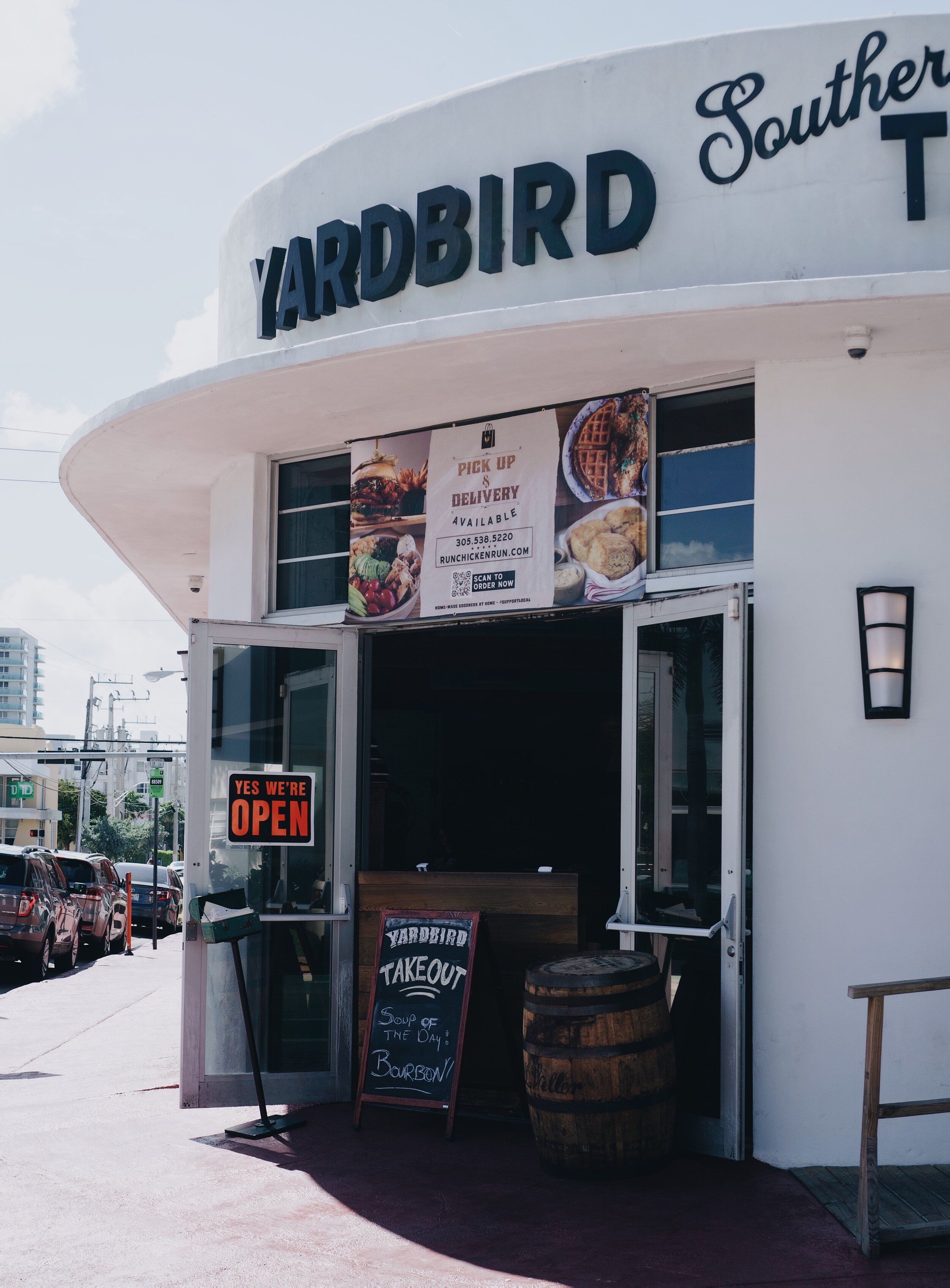 Restaurants on South Beach open for pickup and delivery. March 22, 2020