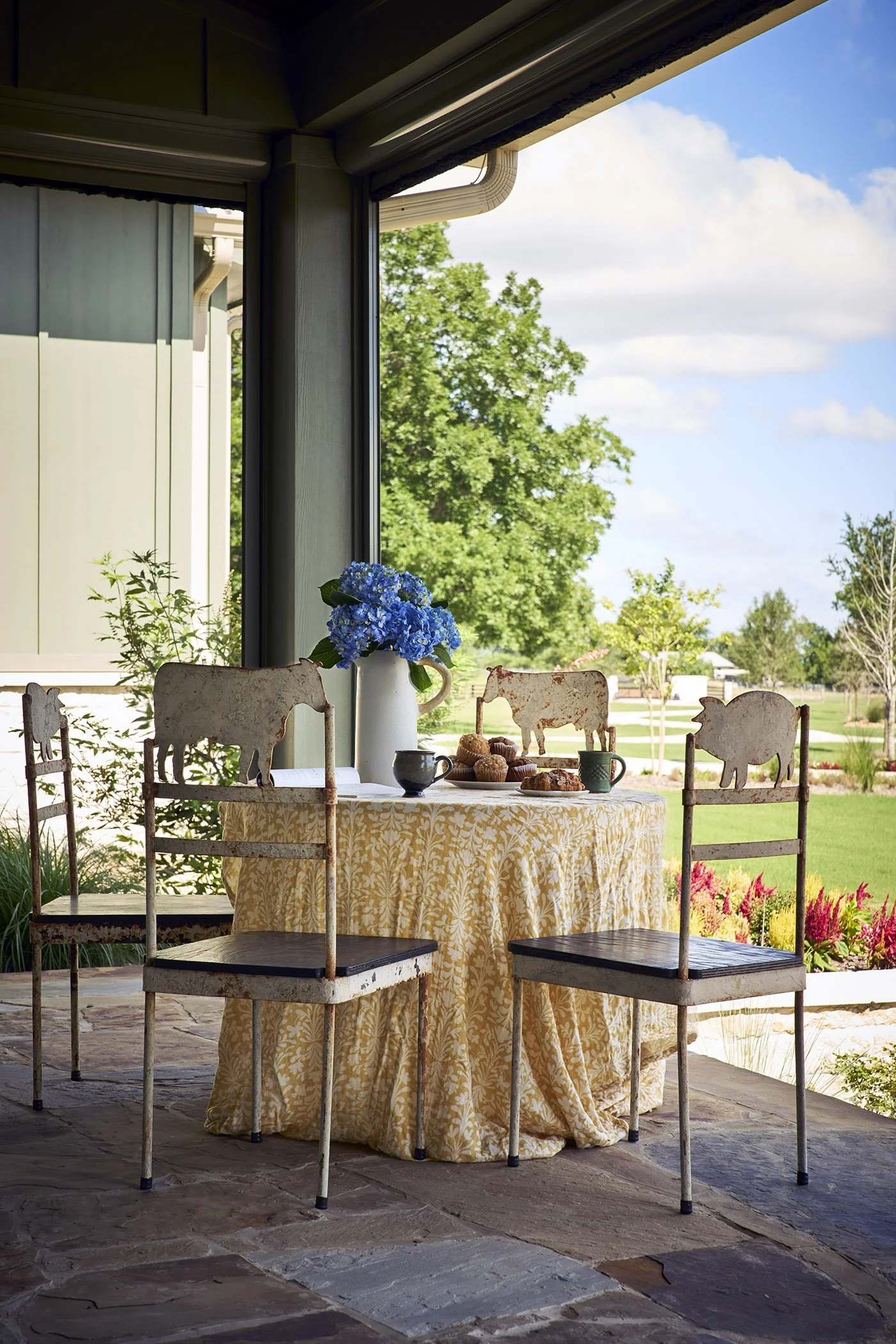 Fastballs Farm Outdoor Breakfast Area