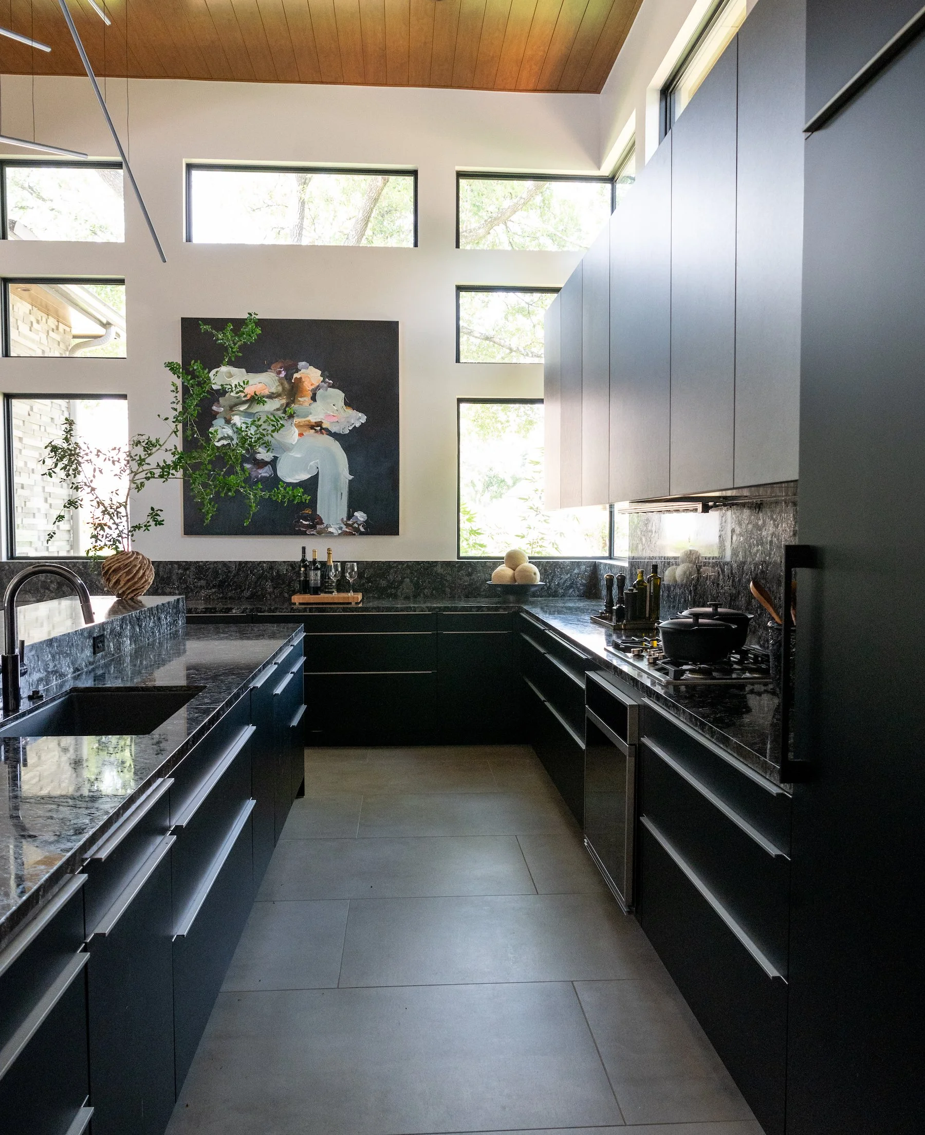 House Tour: An Art-Filled Modern Home — Beth Lindsey Interior Design