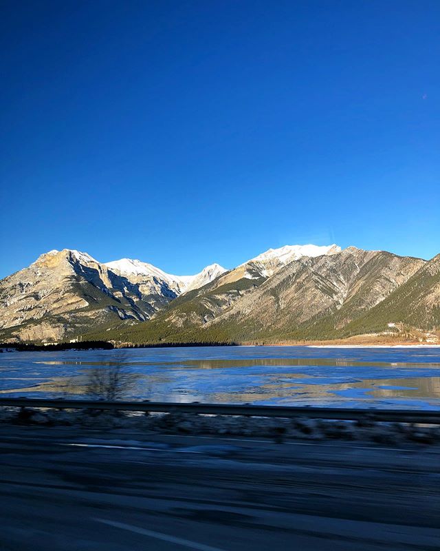 Drive from Calgary to Banff.

#alberta #canada #travel #bucketlist
🏔👌🏼