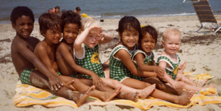 The Larsen family: 7 kids under 7.