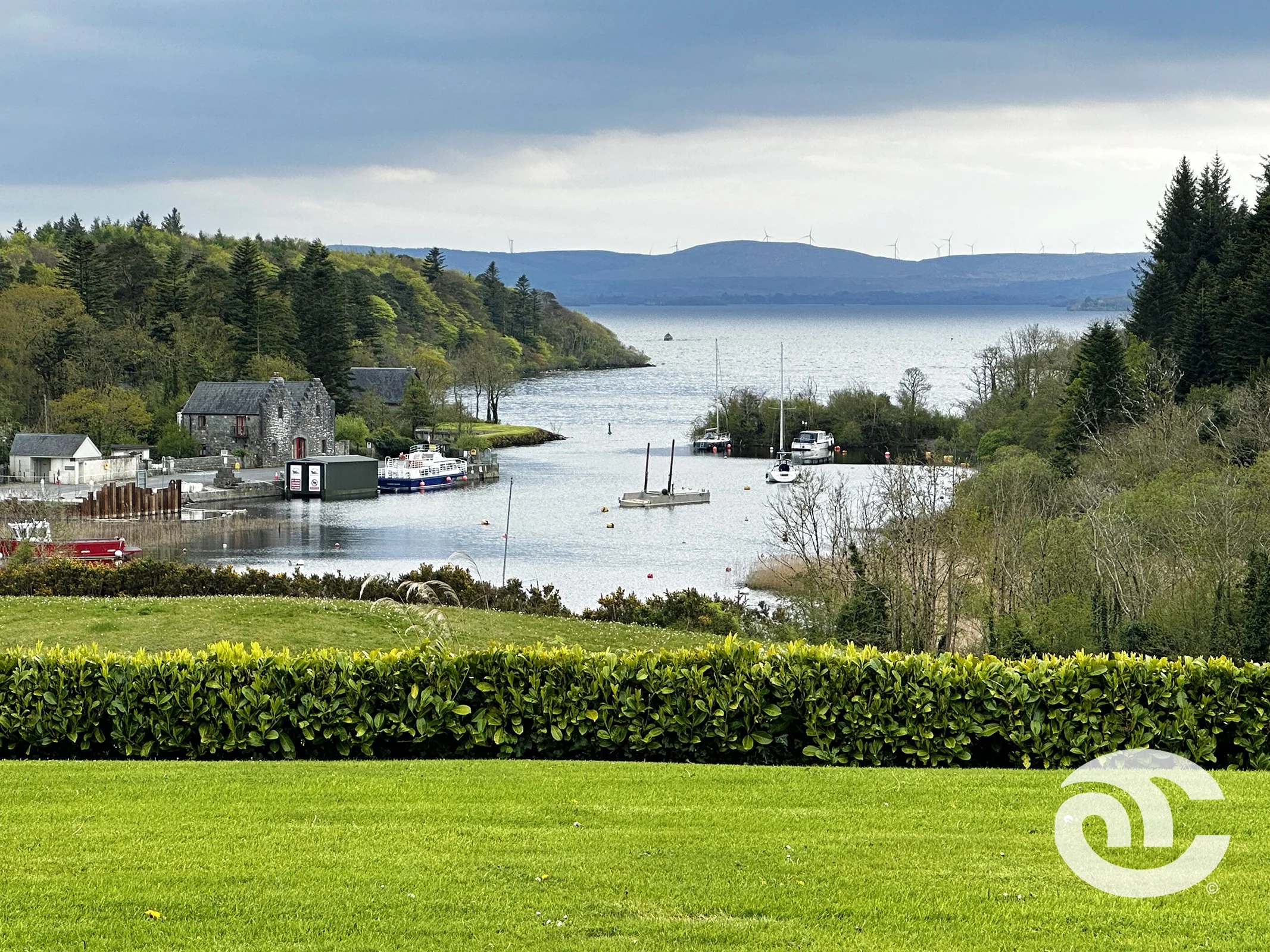  Beautiful island, highlighted by the vibrant green scenery in Cong, County Mayo, Ireland. 