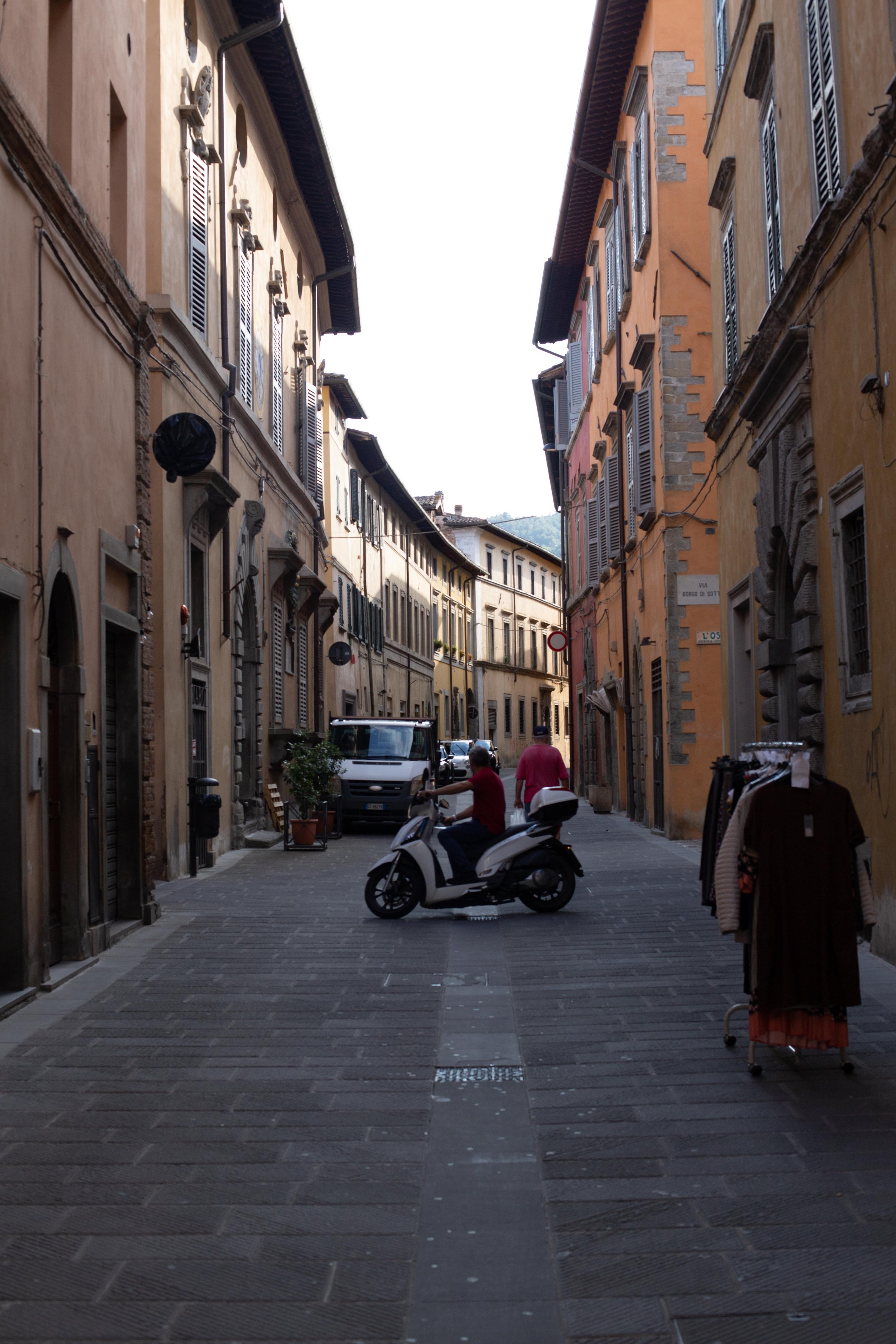 moto en calle romana.JPG